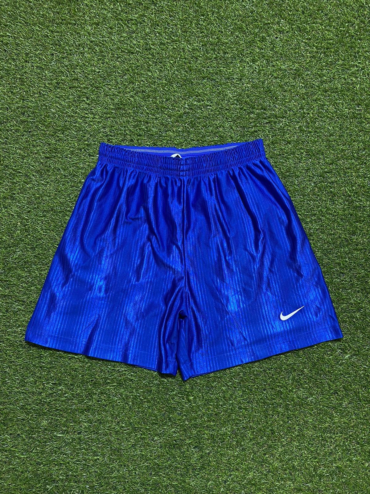 Nike Vintage Nike shorts streetwear swoosh casual y2k size M Size US 32 / EU 48 - 1 Thumbnail