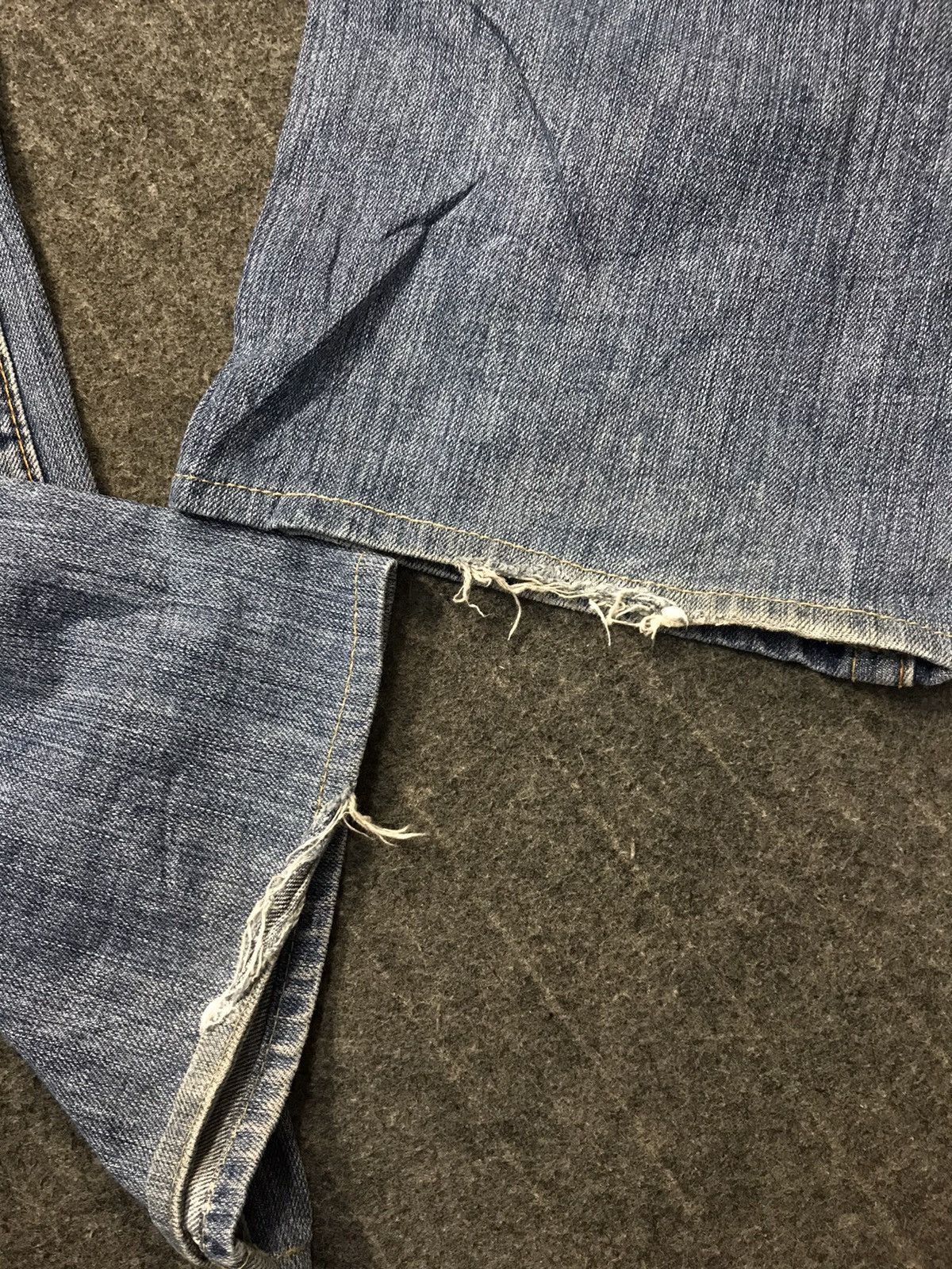 True Religion True Religion Cowboy Billy Low Rise Distressed Denim Jeans Size US 32 / EU 48 - 16 Thumbnail