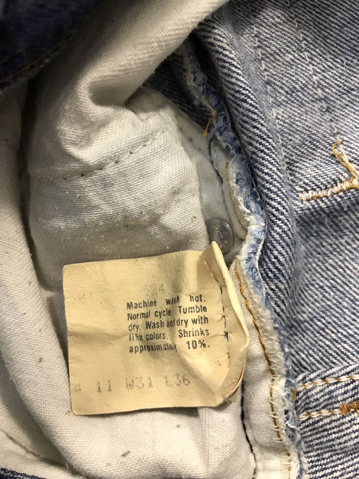 Levi's 90s Levi’s Strauss & Co Lot 501 Buttonfly Regular Fits Size US 30 / EU 46 - 9 Thumbnail