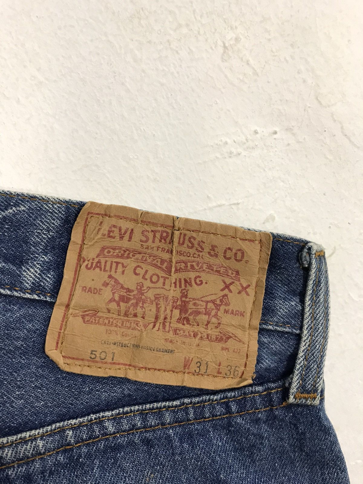 Levi's 90s Levi’s Strauss & Co Lot 501 Buttonfly Regular Fits Size US 30 / EU 46 - 8 Thumbnail