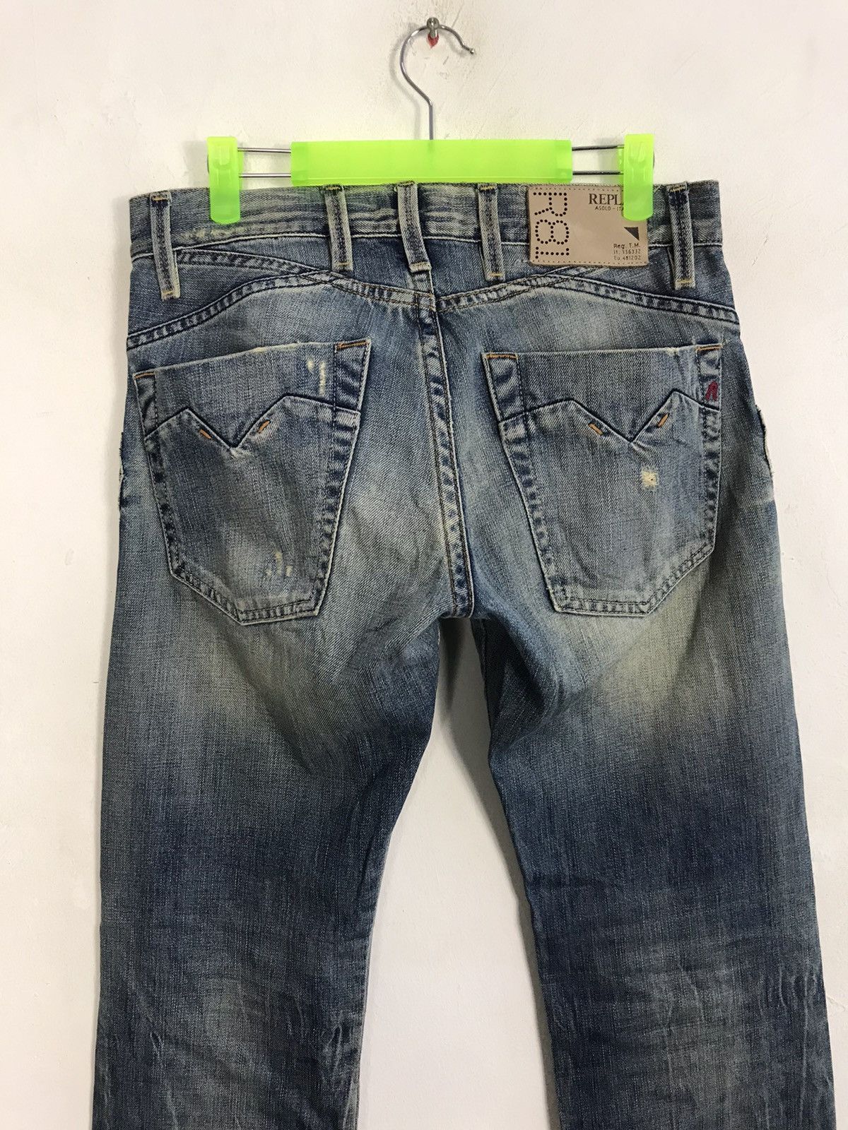 Replay Replay R81 Asolo Italy Distressed Denim Jeans Buttonfly Size US 31 - 4 Thumbnail