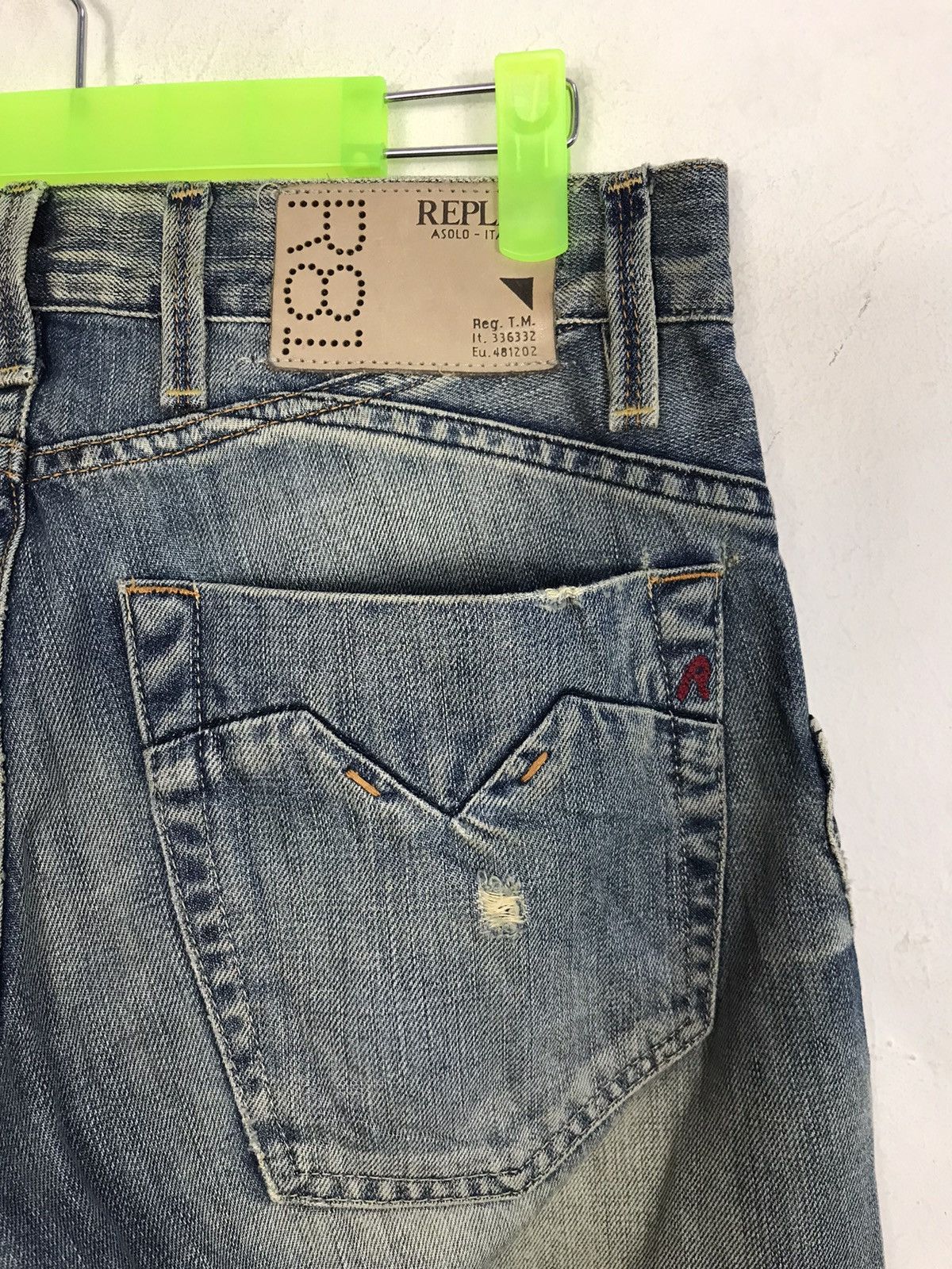 Replay Replay R81 Asolo Italy Distressed Denim Jeans Buttonfly Size US 31 - 7 Thumbnail