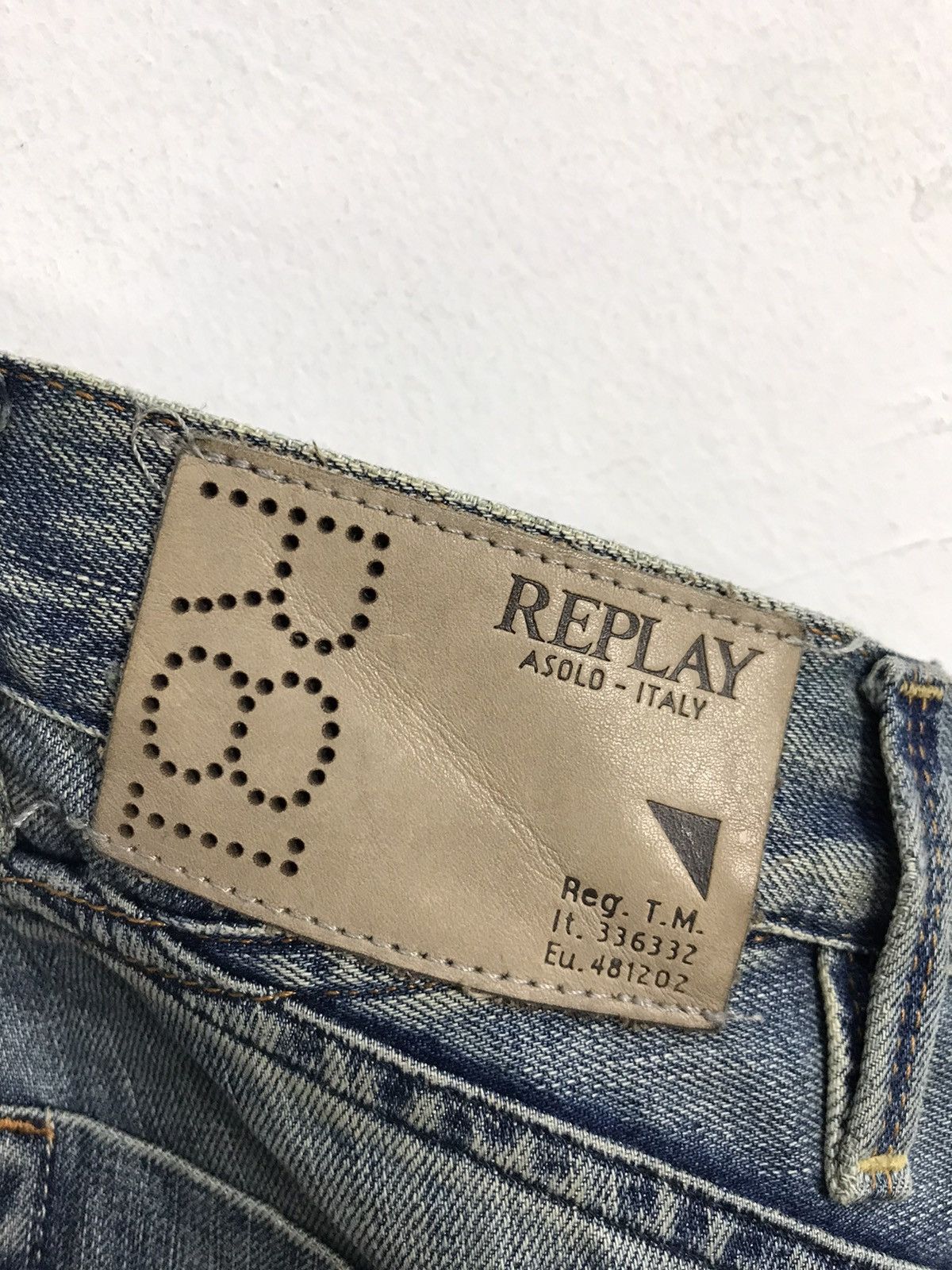Replay Replay R81 Asolo Italy Distressed Denim Jeans Buttonfly Size US 31 - 8 Thumbnail
