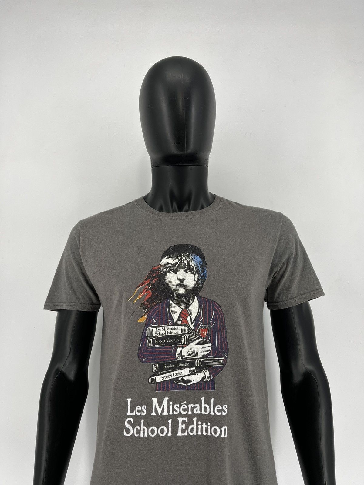 Vintage Vinage Y2K Les Miserables School Edition Size US M / EU 48-50 / 2 - 5 Thumbnail