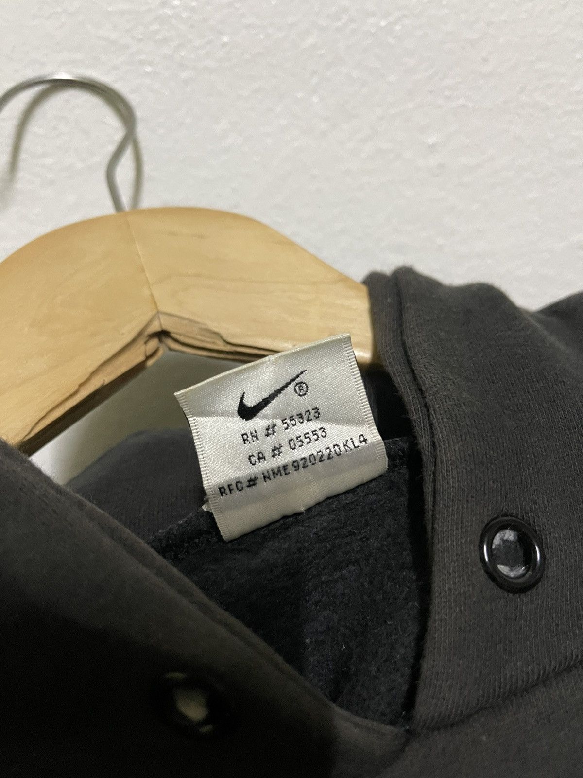 Nike Vintage Rare Nike Sweatshirt Hoodie Center Swoosh Size US L / EU 52-54 / 3 - 11 Thumbnail