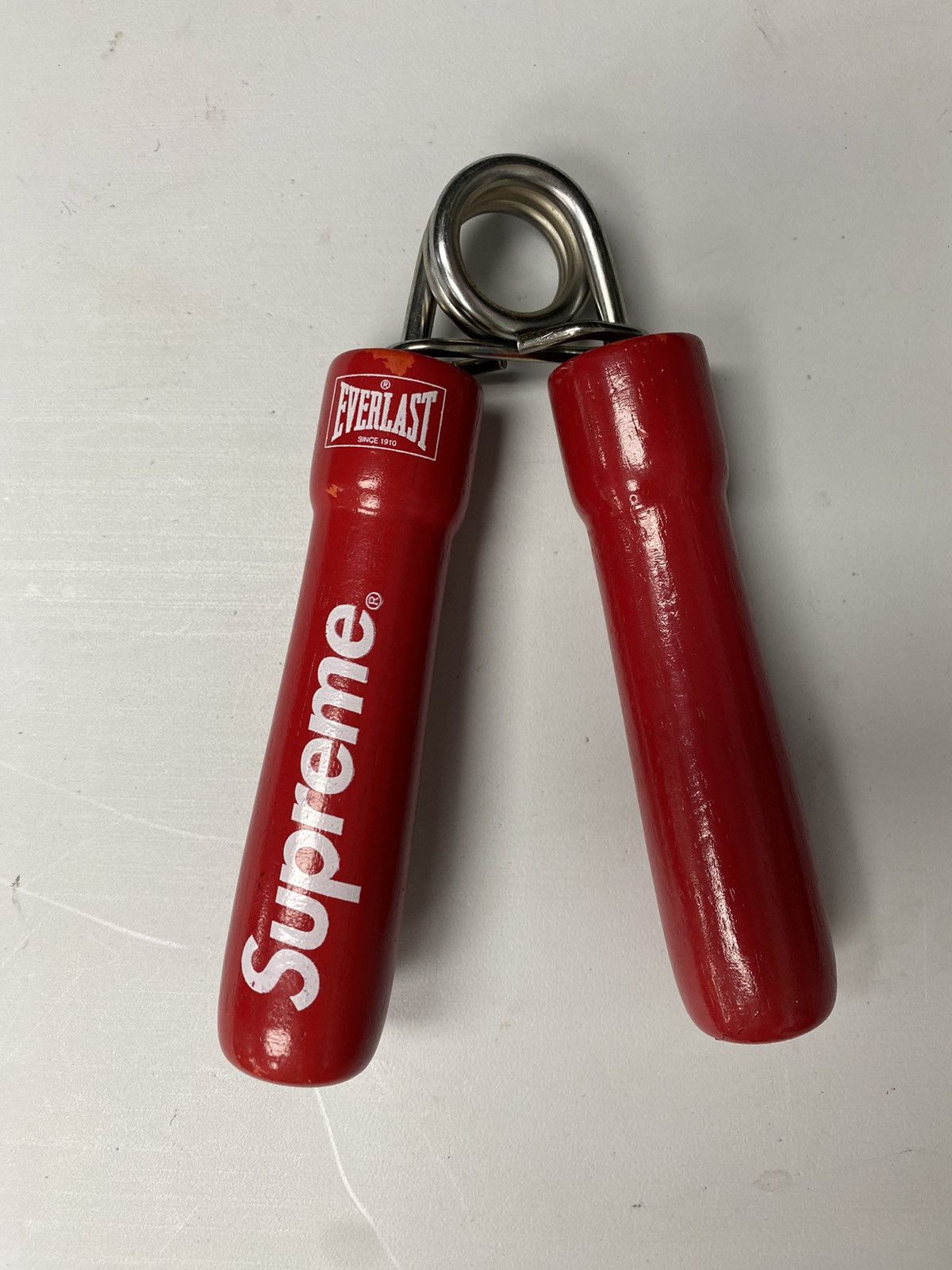 Supreme Supreme x Everlast Hand Grip Red Size ONE SIZE - 3 Thumbnail