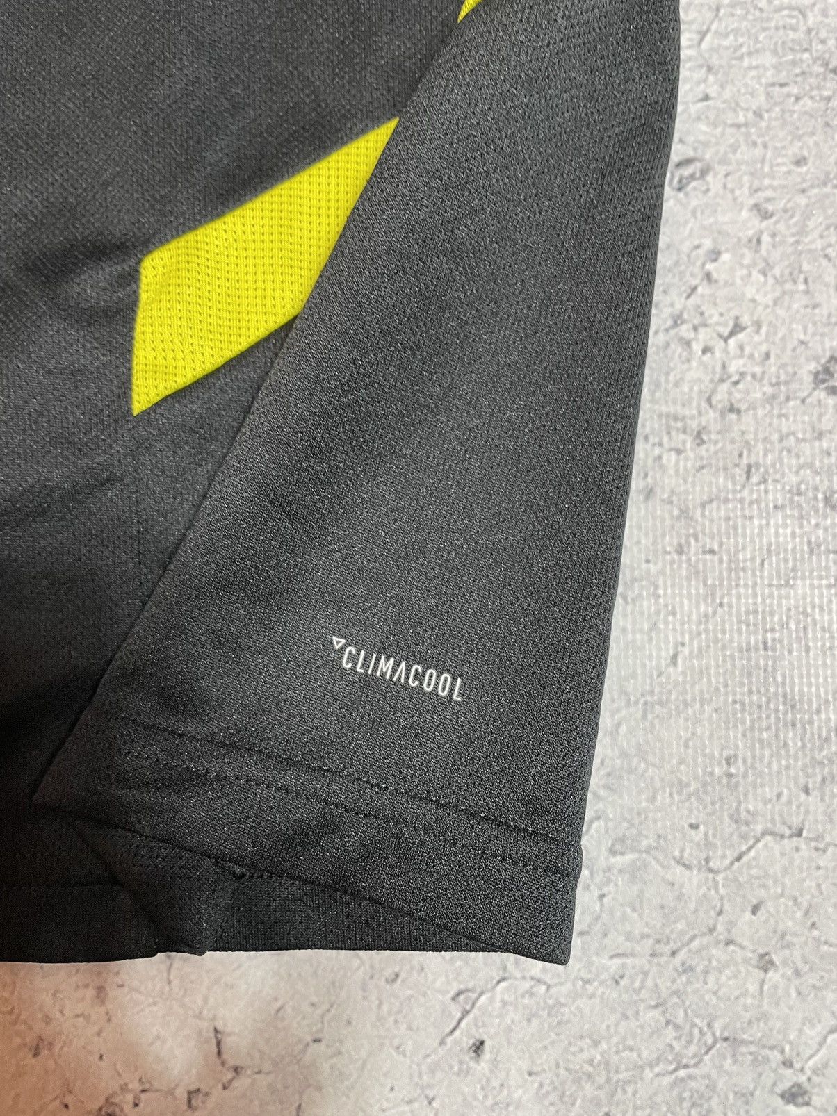 Adidas Soccer jersey Manchester United Adidas season 2019 Size US M / EU 48-50 / 2 - 6 Thumbnail