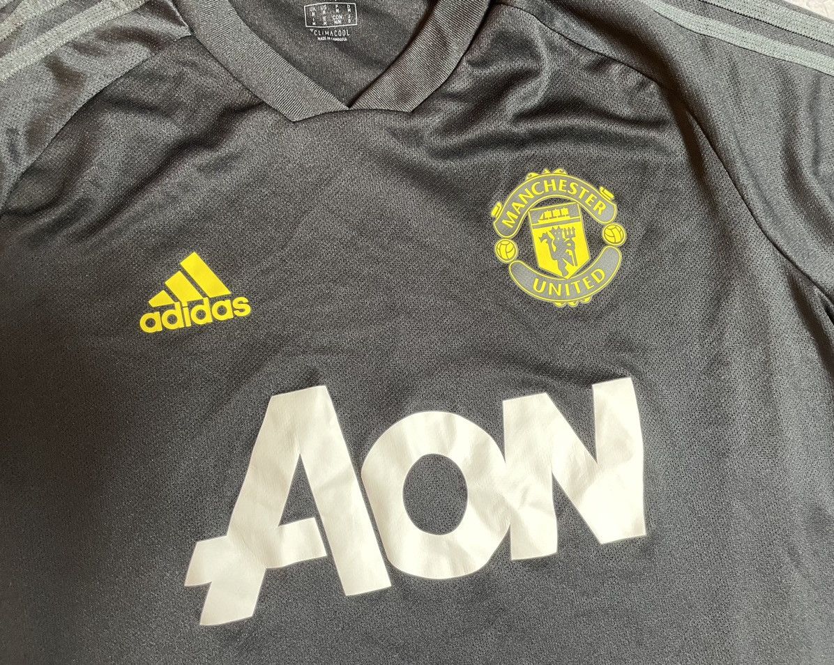 Adidas Soccer jersey Manchester United Adidas season 2019 Size US M / EU 48-50 / 2 - 10 Thumbnail