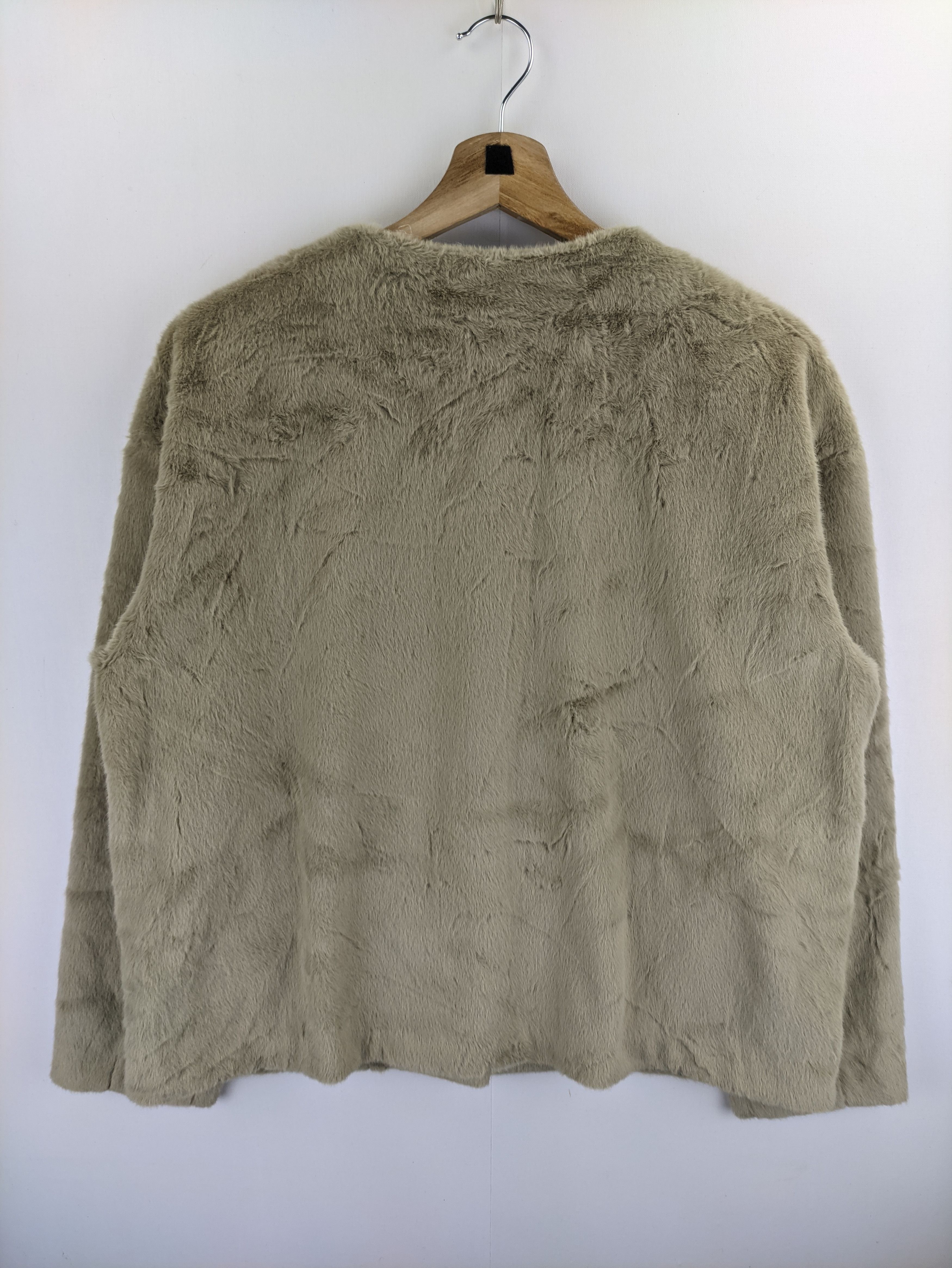 Japanese Brand Steals🔥Fraux Fur Cropped Cardigan by Uniqlo Size M / US 6-8 / IT 42-44 - 2 Thumbnail
