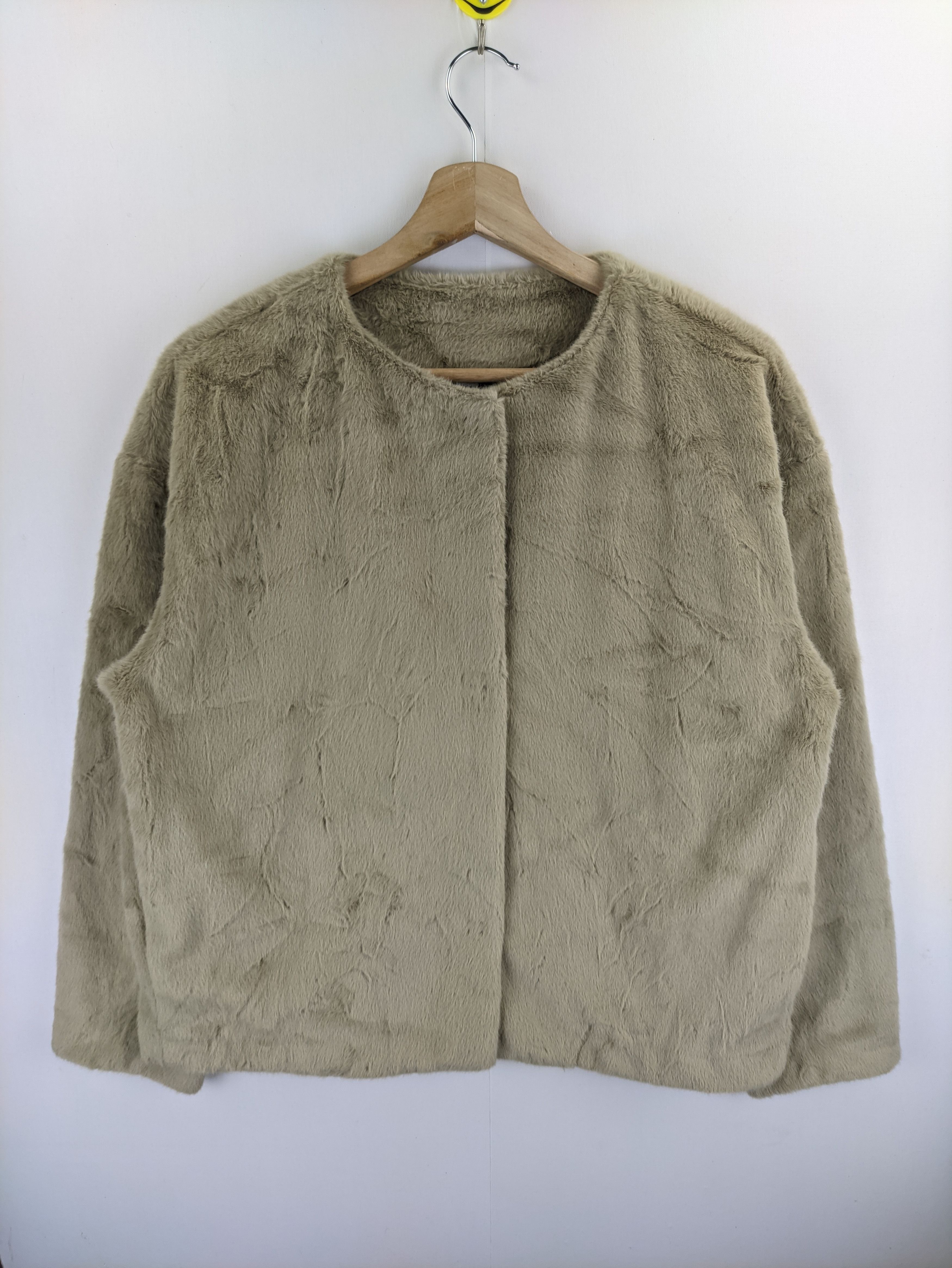 Japanese Brand Steals🔥Fraux Fur Cropped Cardigan by Uniqlo Size M / US 6-8 / IT 42-44 - 1 Thumbnail