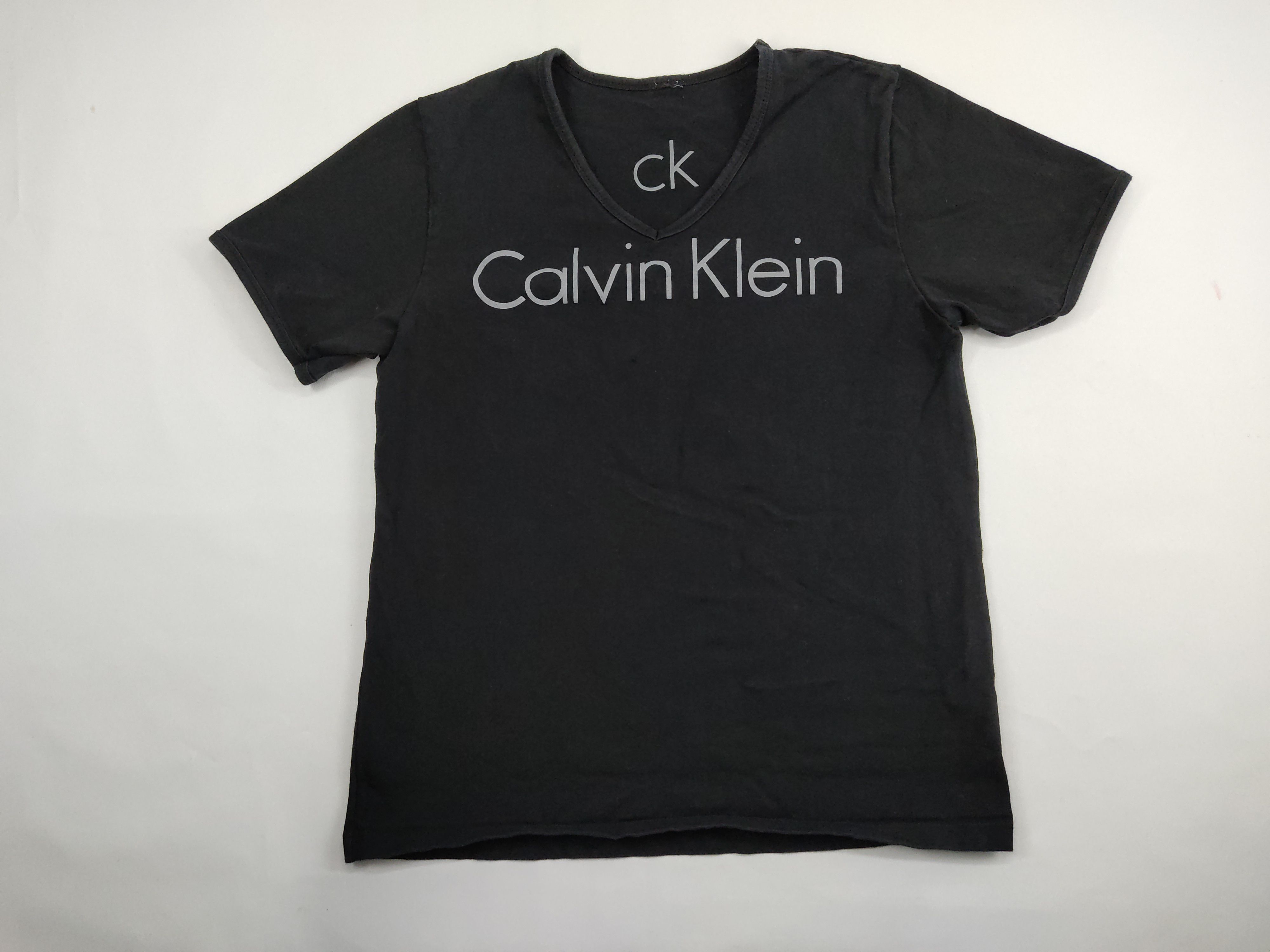 Calvin Klein Calvin Klein CK 5% Elasthan V Neck Tee Spell Out Logo Size US S / EU 44-46 / 1 - 1 Thumbnail