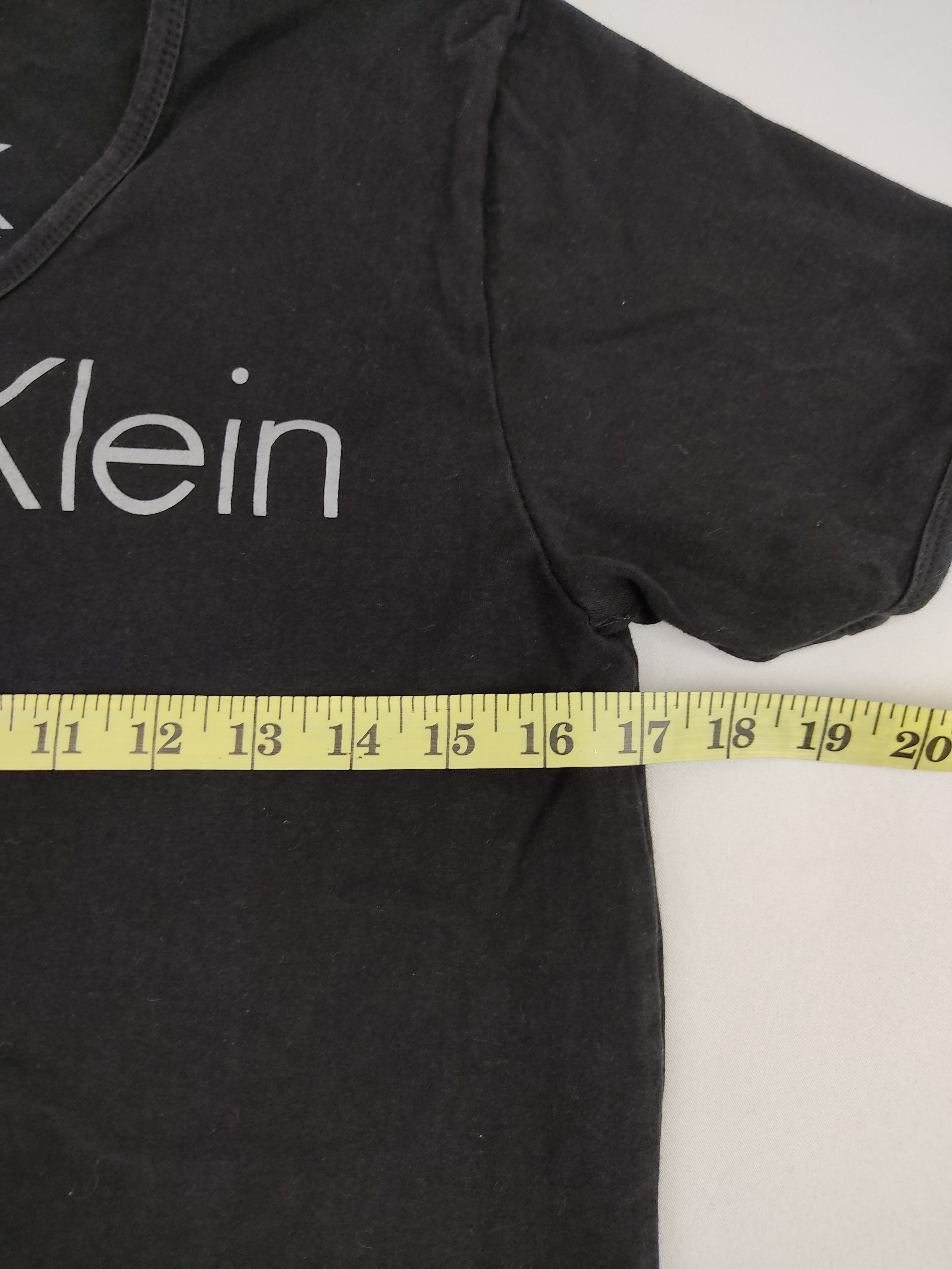 Calvin Klein Calvin Klein CK 5% Elasthan V Neck Tee Spell Out Logo Size US S / EU 44-46 / 1 - 5 Thumbnail