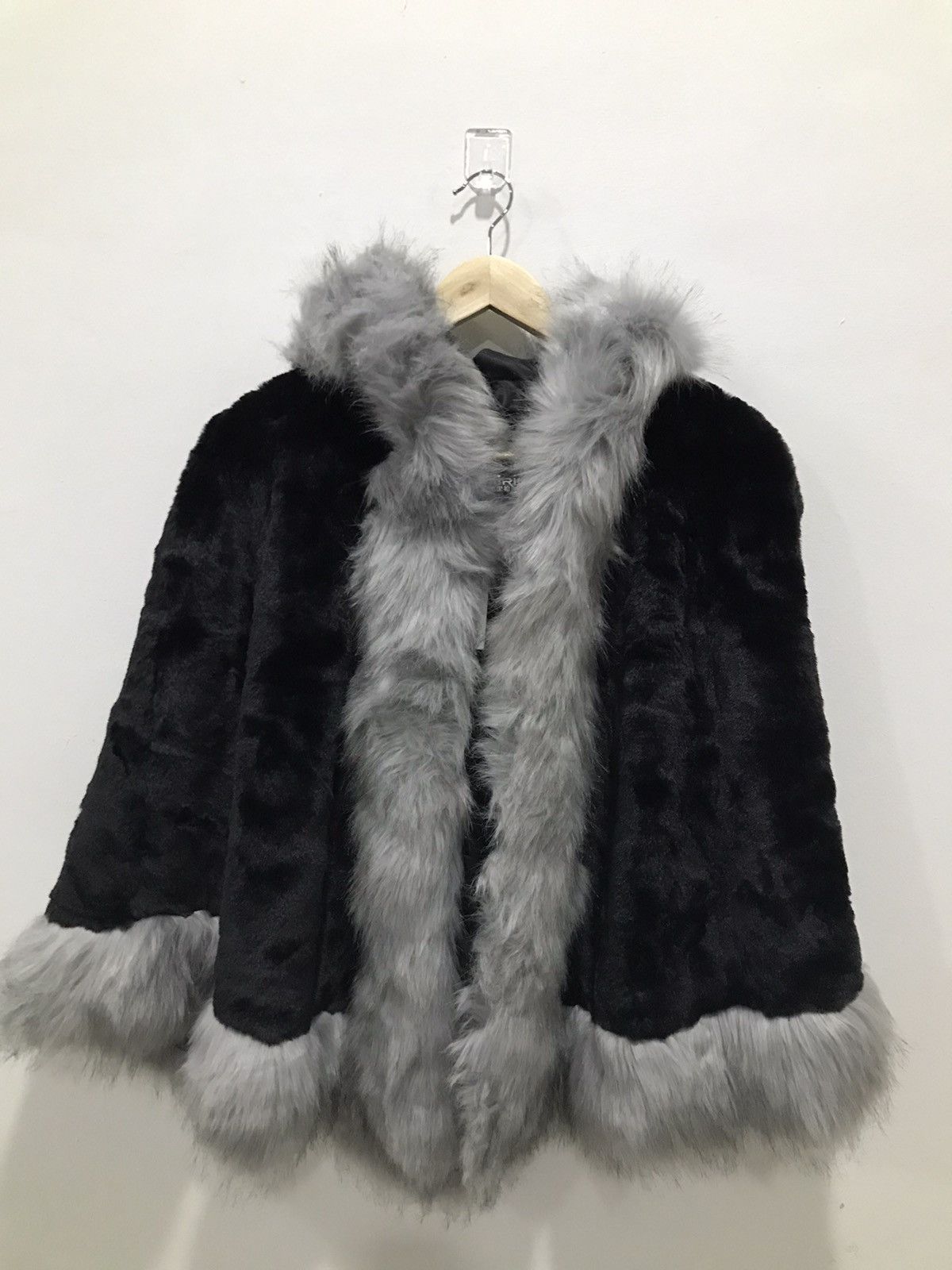 Japanese Brand Domiirige fur cloaks & capes Size US M / EU 48-50 / 2 - 3 Thumbnail