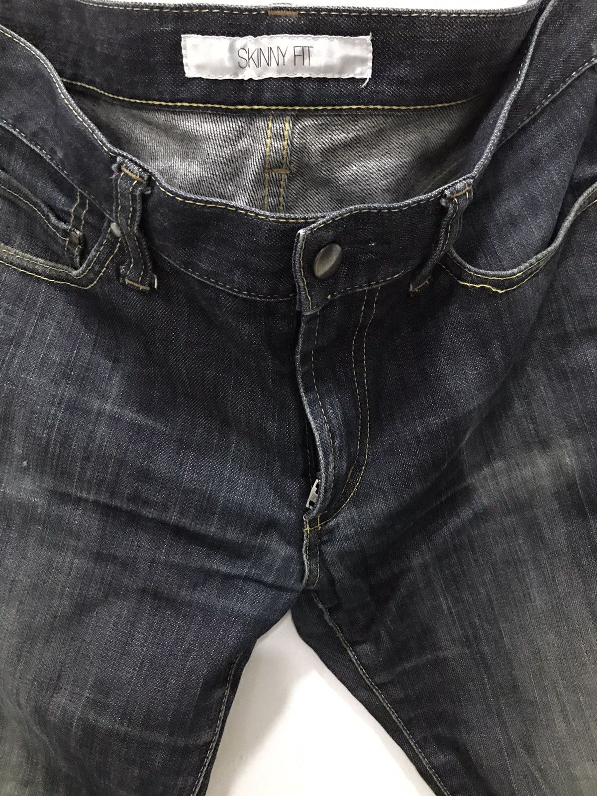 Japanese Brand Uniqlo Skinny Fit faded denim Jeans Size US 33 - 3 Thumbnail