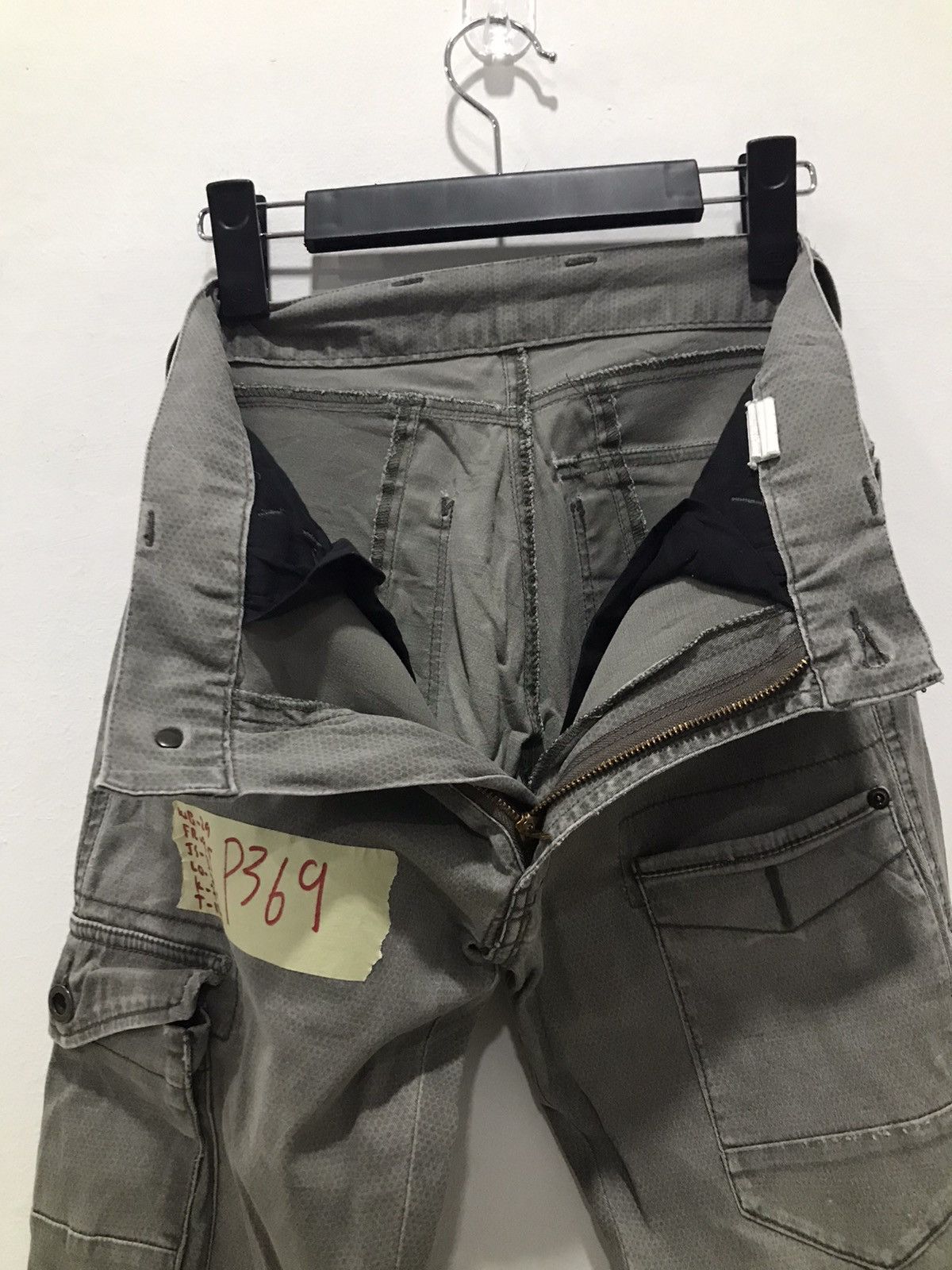 Japanese Brand IZ7250 Faded distressed Cargo Multipocket pants Size US 29 - 21 Thumbnail