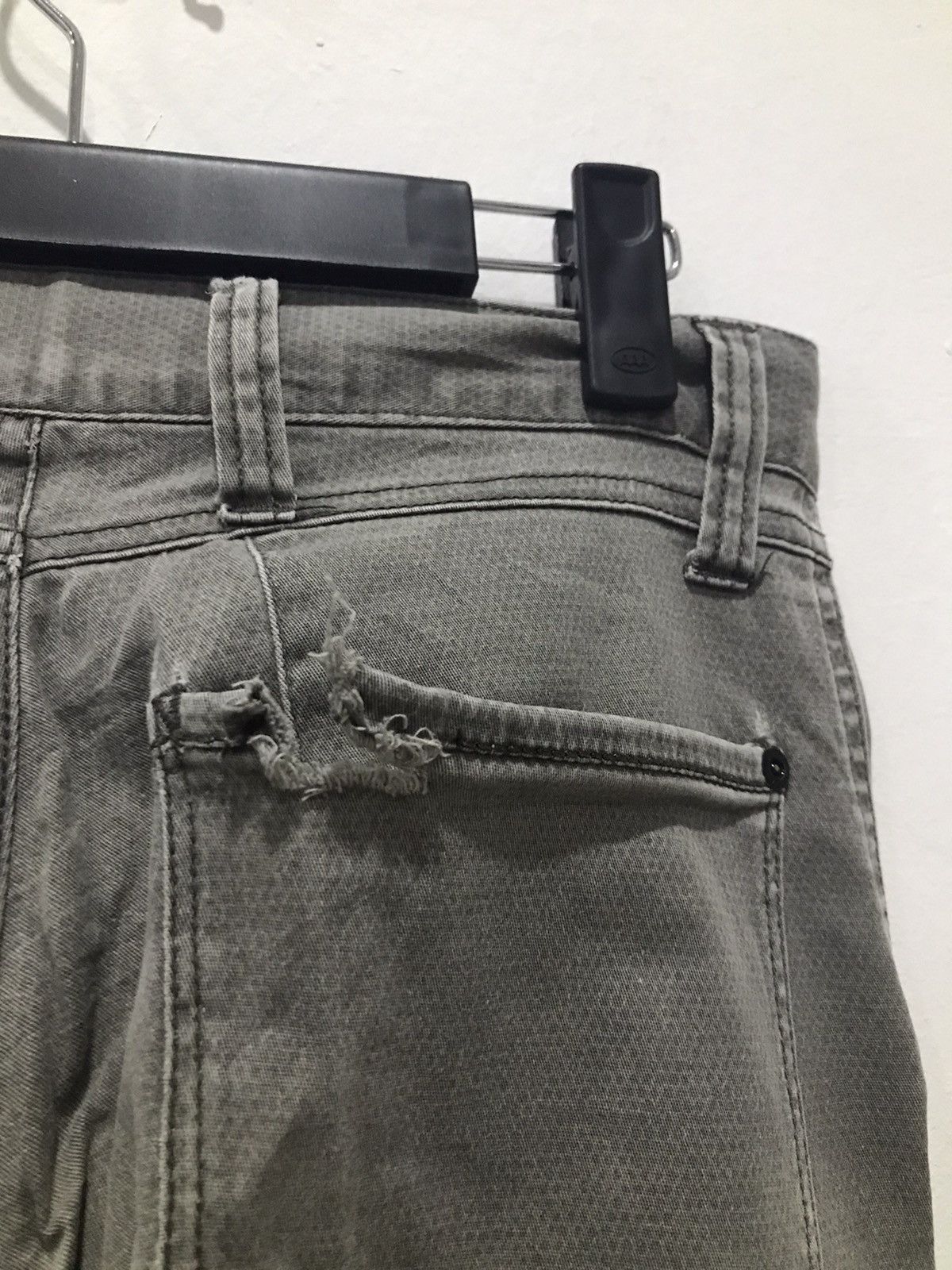 Japanese Brand IZ7250 Faded distressed Cargo Multipocket pants Size US 29 - 18 Thumbnail
