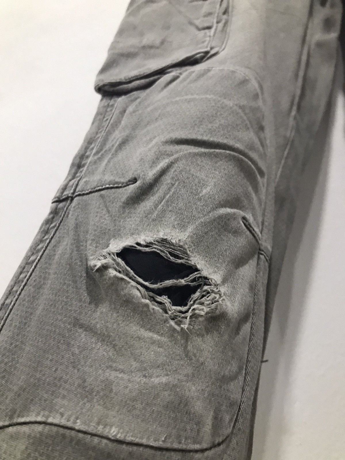 Japanese Brand IZ7250 Faded distressed Cargo Multipocket pants Size US 29 - 8 Thumbnail