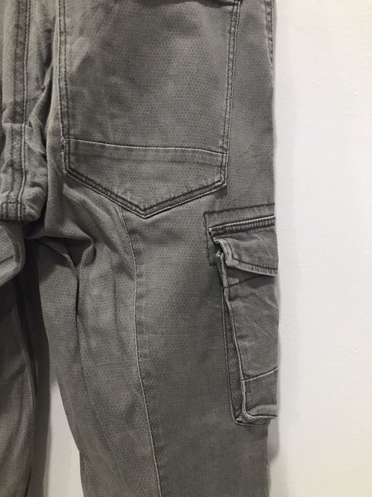 Japanese Brand IZ7250 Faded distressed Cargo Multipocket pants Size US 29 - 20 Thumbnail