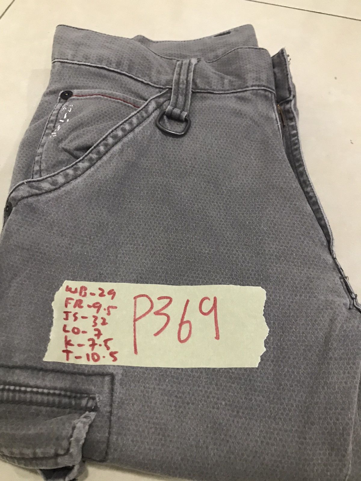 Japanese Brand IZ7250 Faded distressed Cargo Multipocket pants Size US 29 - 25 Thumbnail
