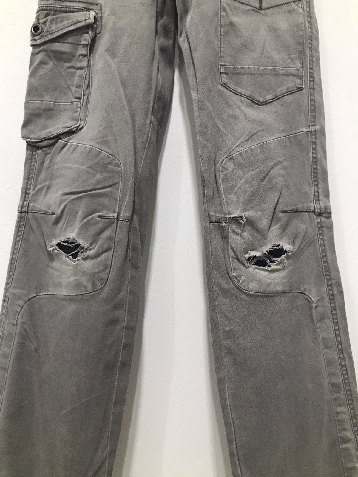 Japanese Brand IZ7250 Faded distressed Cargo Multipocket pants Size US 29 - 4 Thumbnail