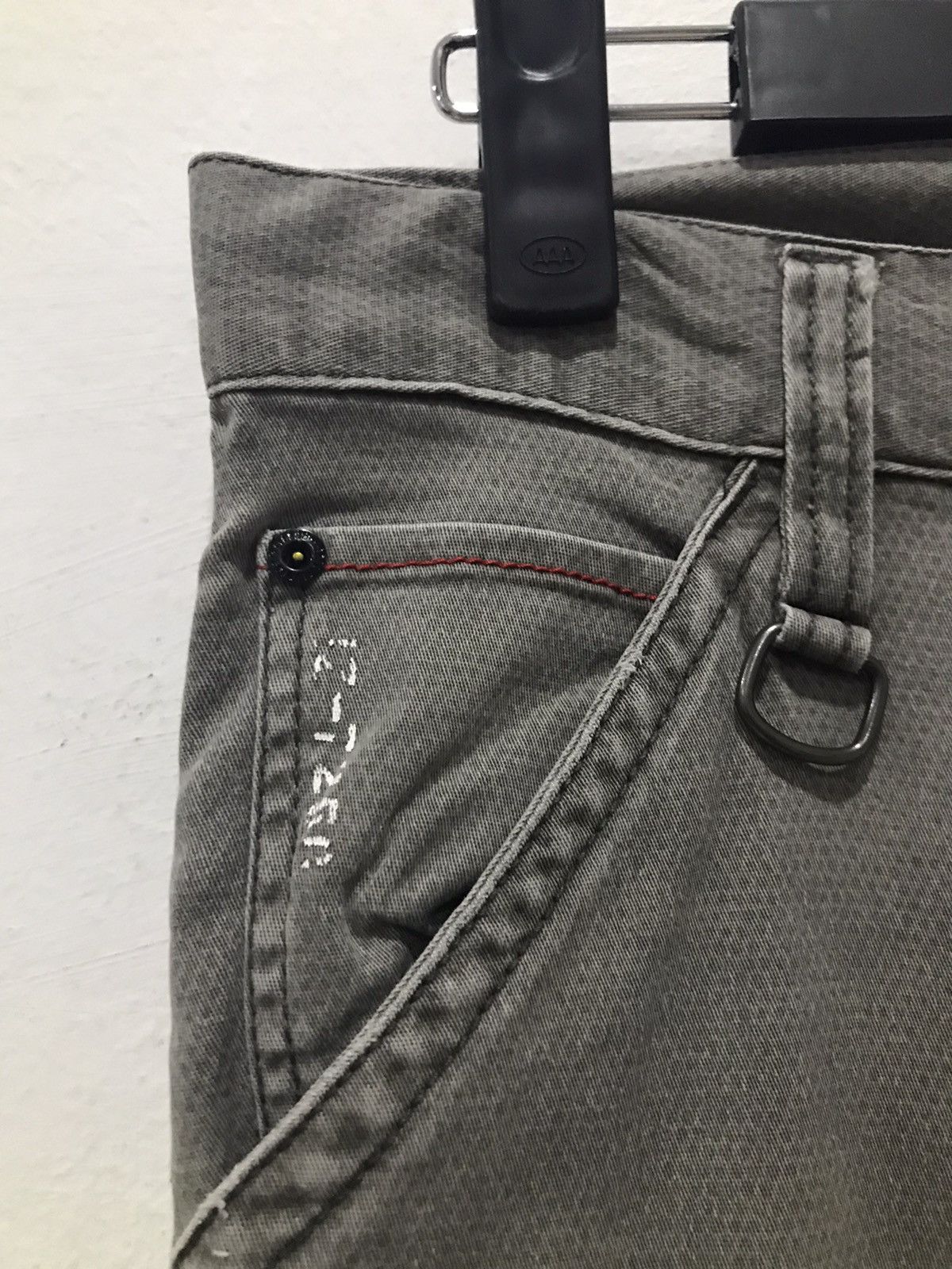 Japanese Brand IZ7250 Faded distressed Cargo Multipocket pants Size US 29 - 11 Thumbnail