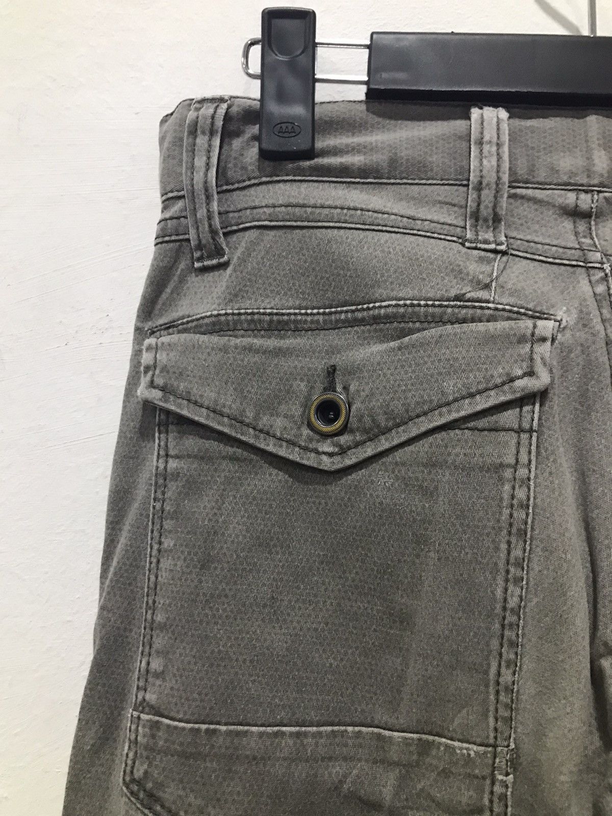 Japanese Brand IZ7250 Faded distressed Cargo Multipocket pants Size US 29 - 19 Thumbnail