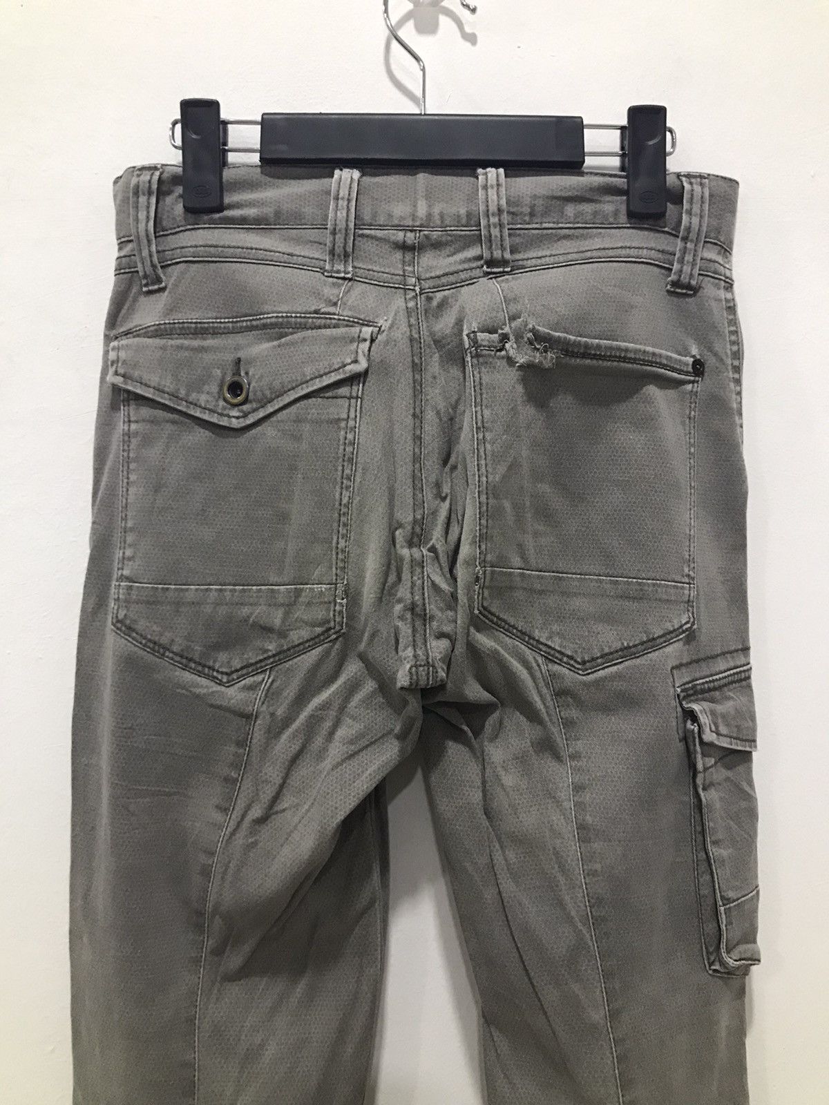 Japanese Brand IZ7250 Faded distressed Cargo Multipocket pants Size US 29 - 16 Thumbnail