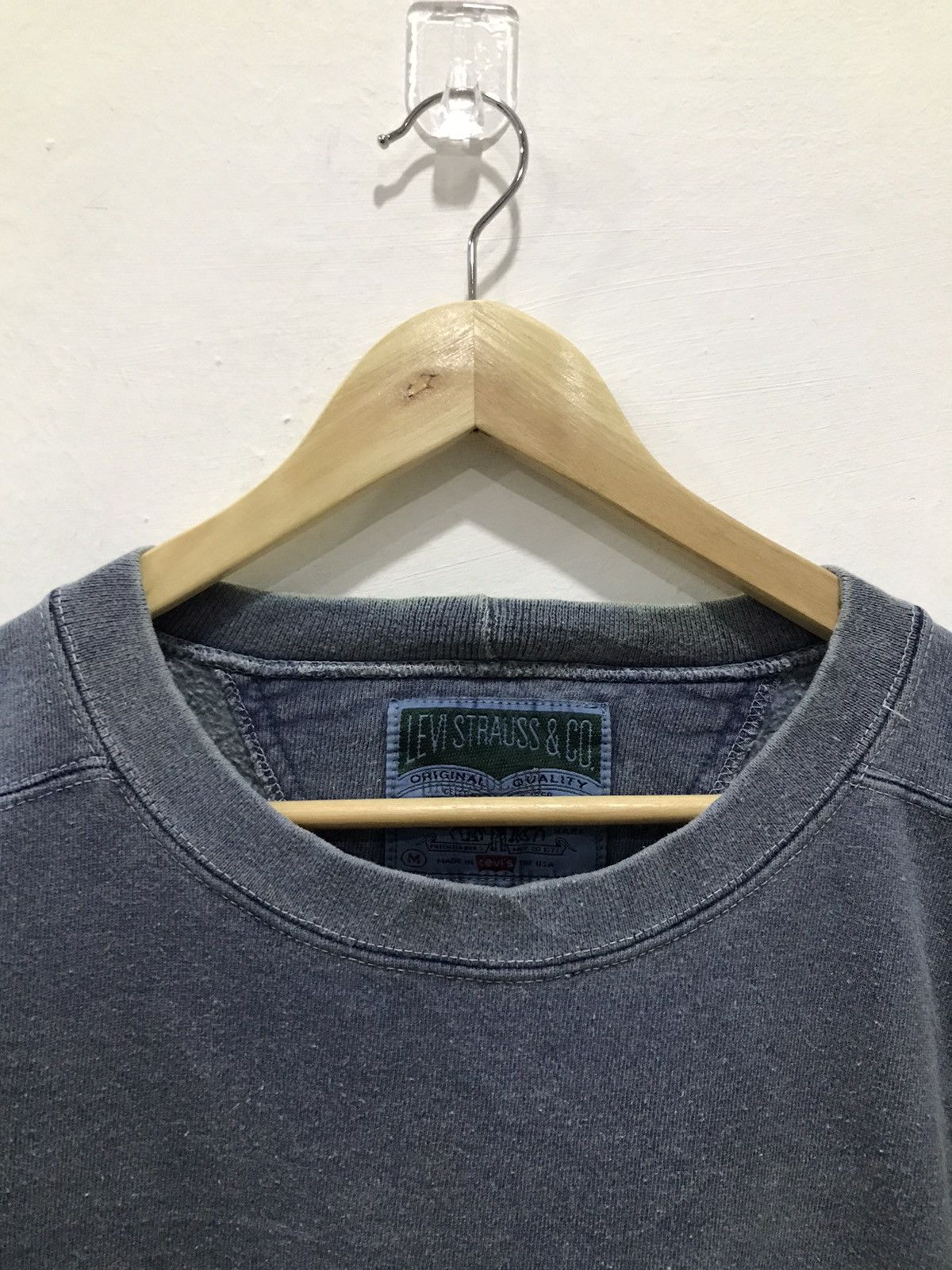 Levi's Vintage Levis crewneck faded Sweatshirt Size US XXL / EU 58 / 5 - 10 Thumbnail