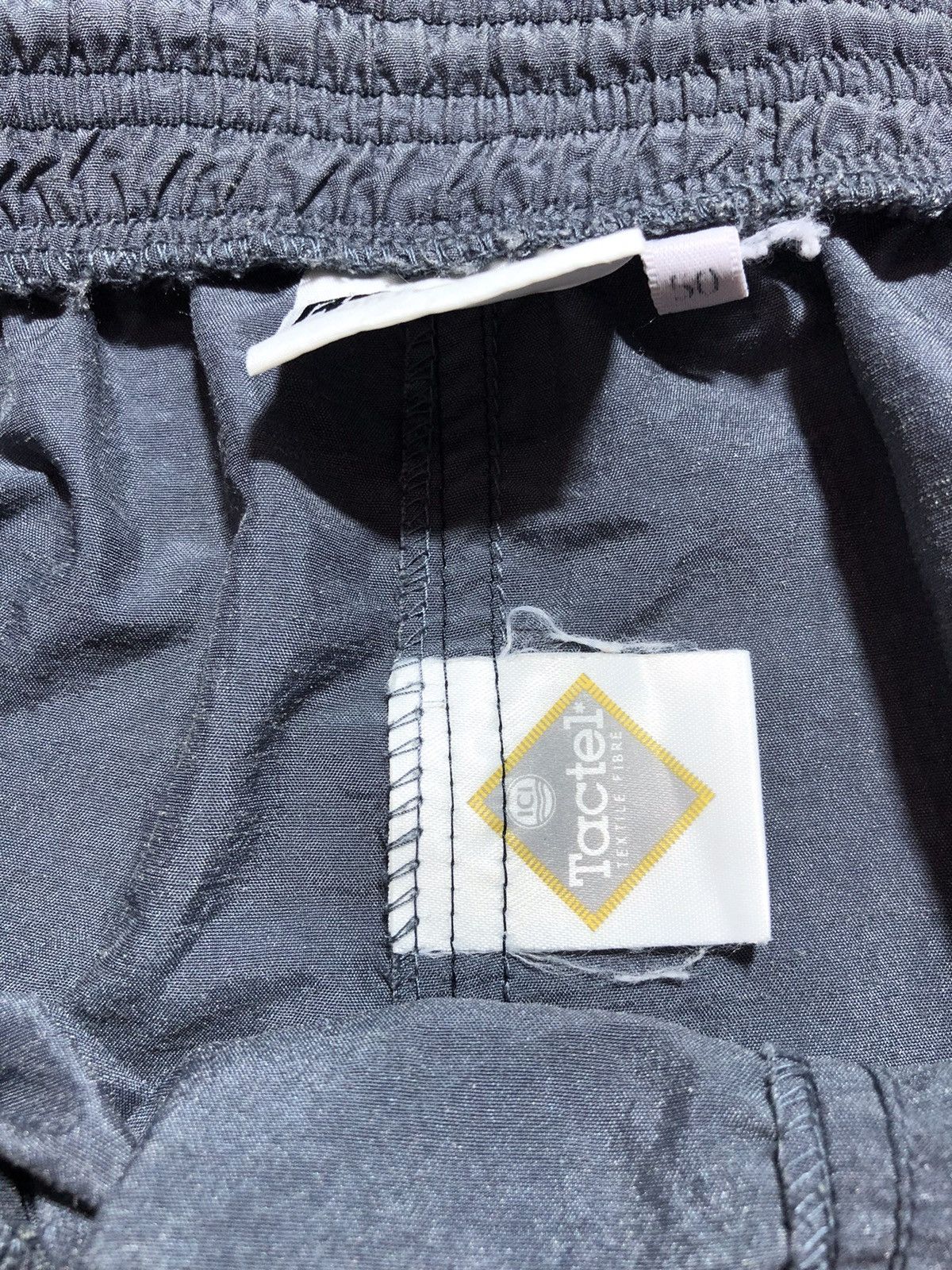 Reebok Vintage Reebok Nylon Shorts Size US 34 / EU 50 - 11 Thumbnail
