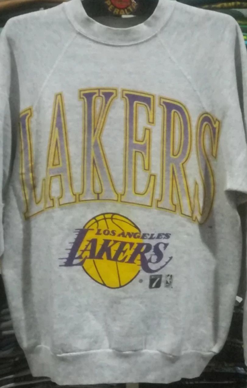 NBA × Vintage Vintage NBA Los Angeles Lakers Logo 7 Sweatshirt Size US L / EU 52-54 / 3 - 1 Thumbnail