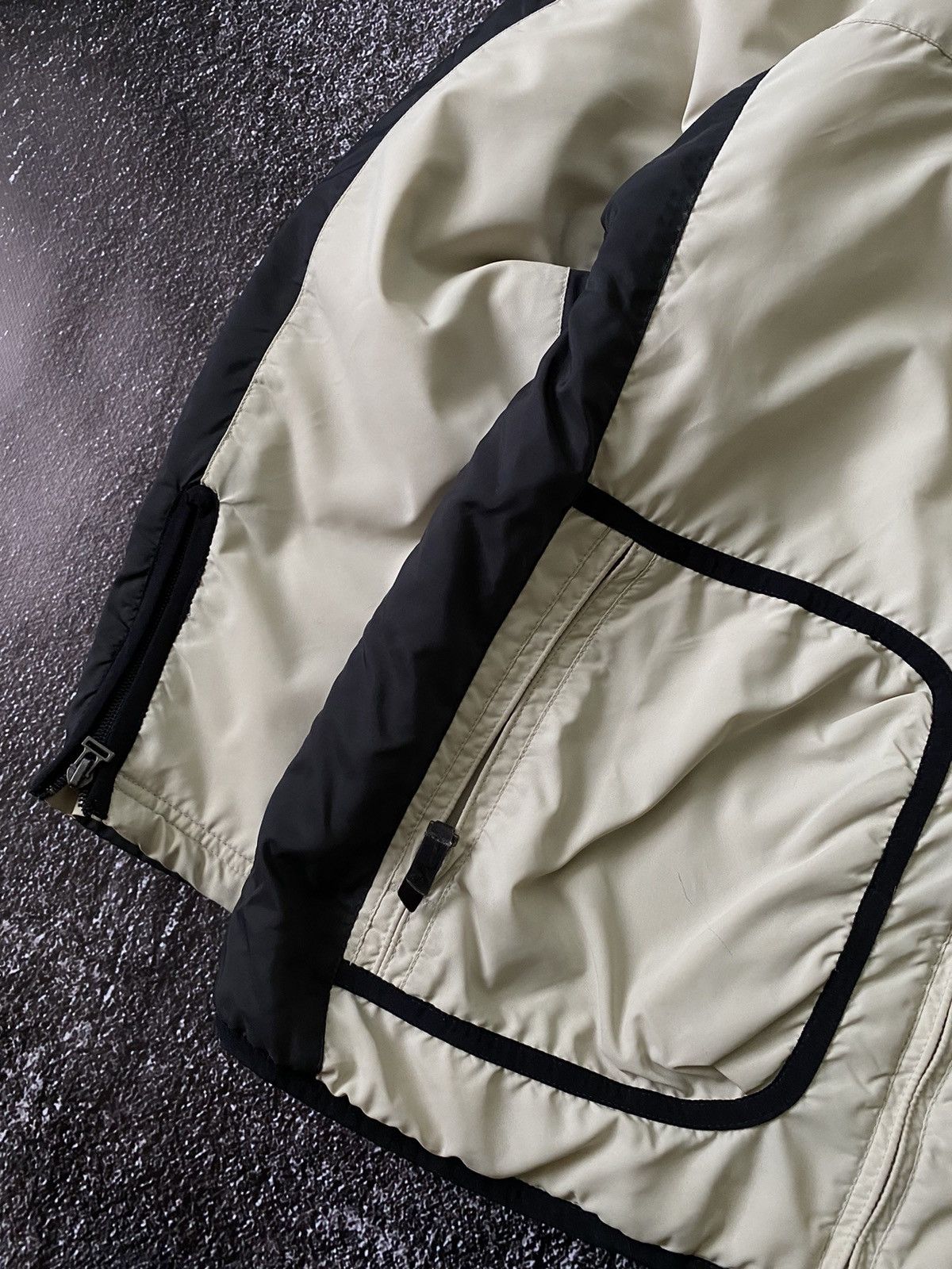 Nike Vintage Nike Y2K Nylon Swoosh Windbreaker Jacket Size US S / EU 44-46 / 1 - 4 Thumbnail