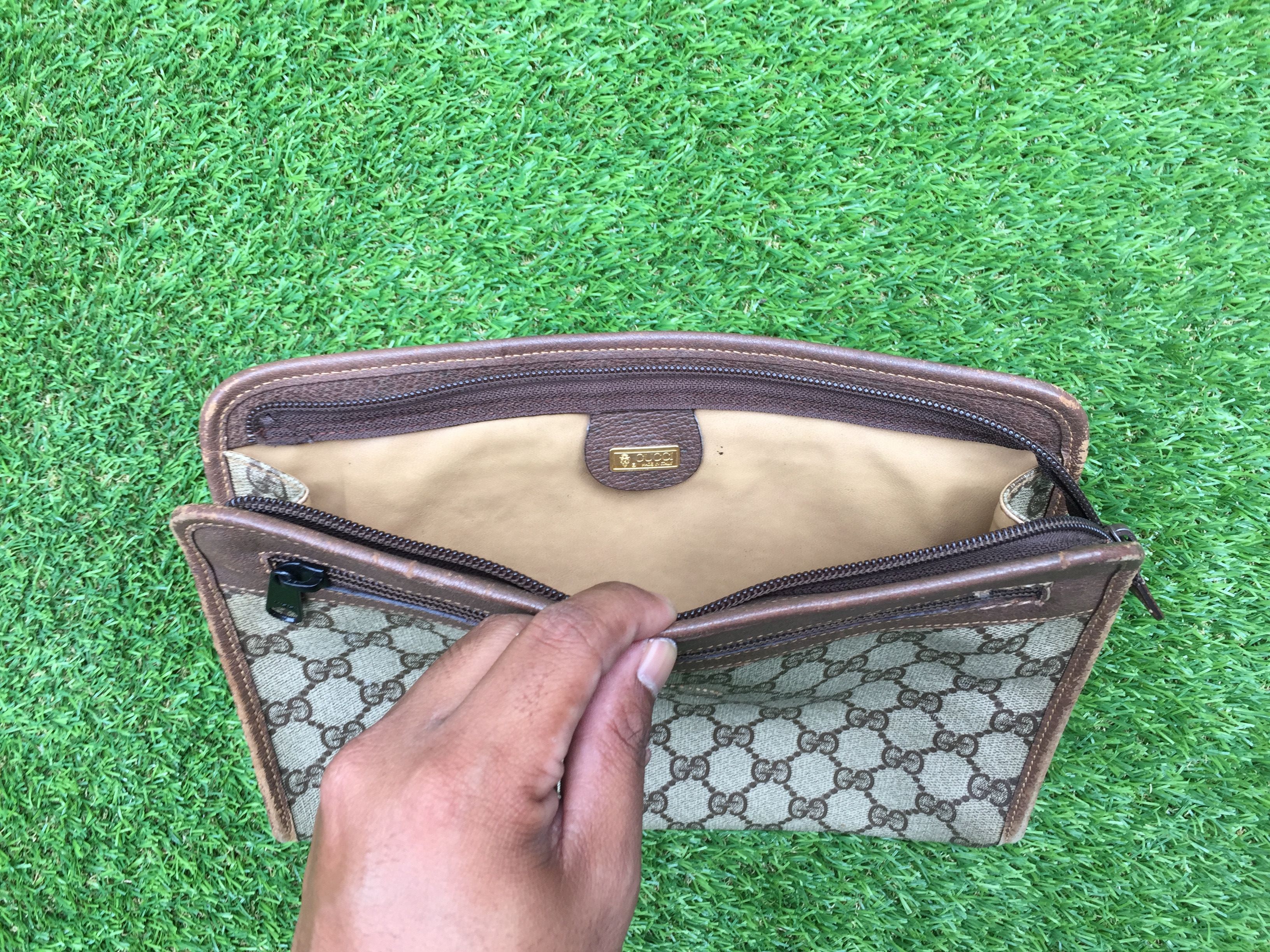 Authentic Gucci vintage clutch store bag