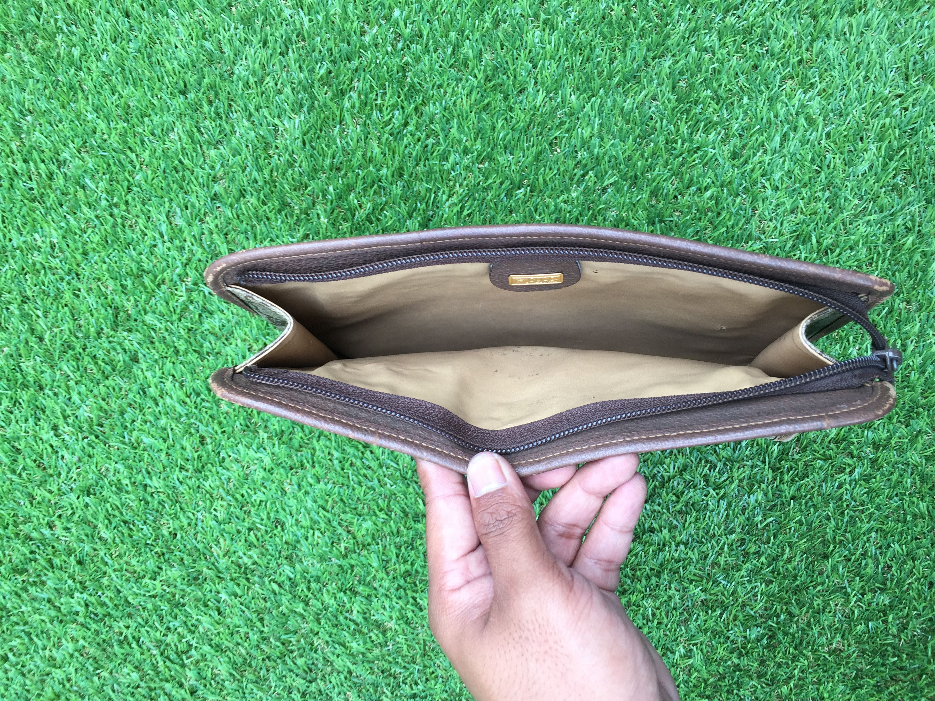 Gucci Vintage Authentic Gucci Clutch Bag Size ONE SIZE - 13 Thumbnail