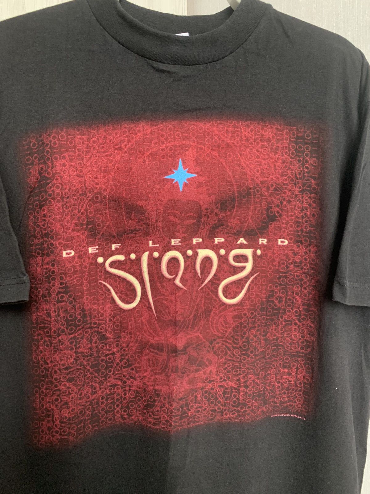 Band Tees Vintage Def Leppard (Slang) 1996 tour tee shirt Size US XL / EU 56 / 4 - 5 Thumbnail