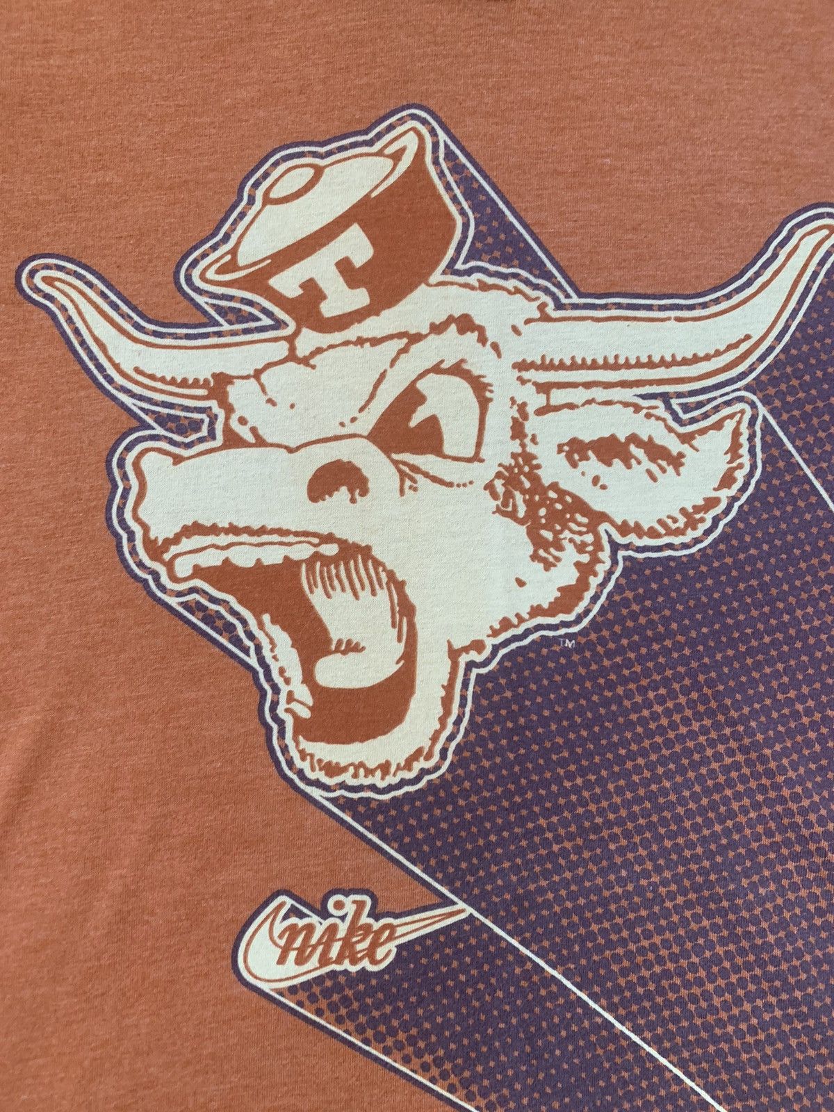 Nike Rare Vintage Nike Texas Longhorns Bull Center Swoosh T-Shirt Size US S / EU 44-46 / 1 - 4 Thumbnail