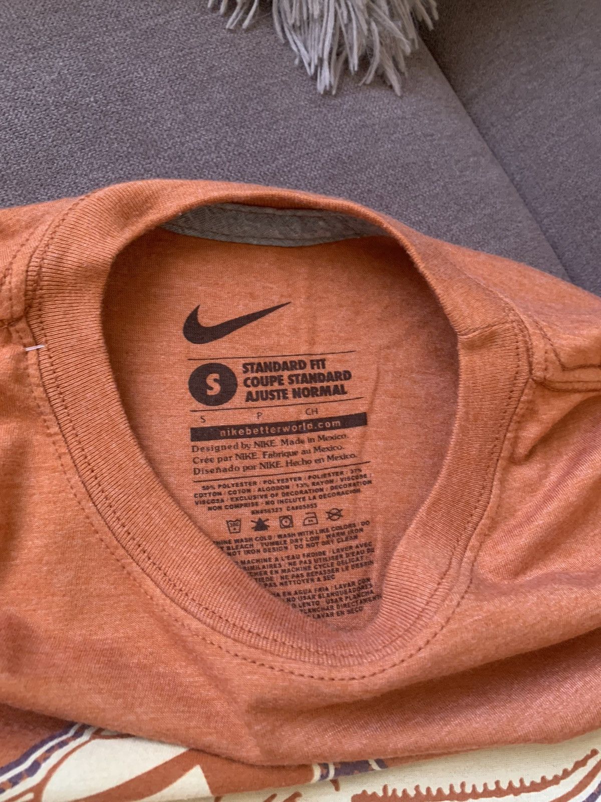 Nike Rare Vintage Nike Texas Longhorns Bull Center Swoosh T-Shirt Size US S / EU 44-46 / 1 - 5 Thumbnail