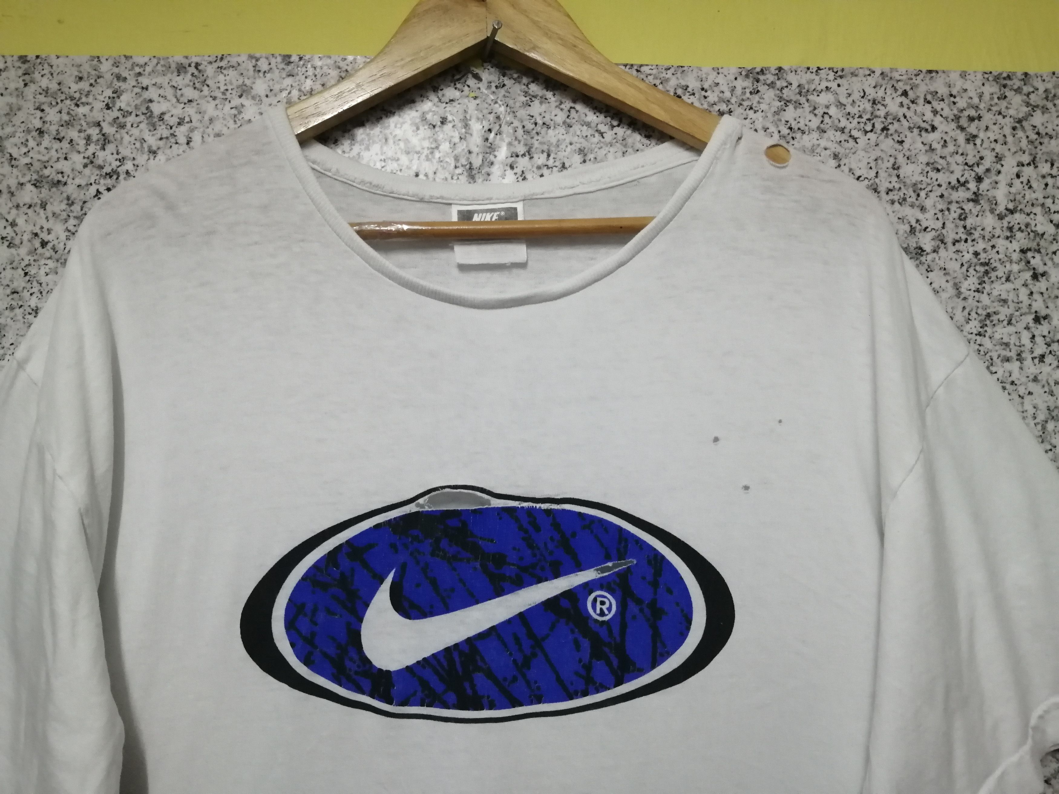 Vintage Thrashed Sun Faded Nike Shirt Distressed Grunge Band Size US L / EU 52-54 / 3 - 3 Thumbnail