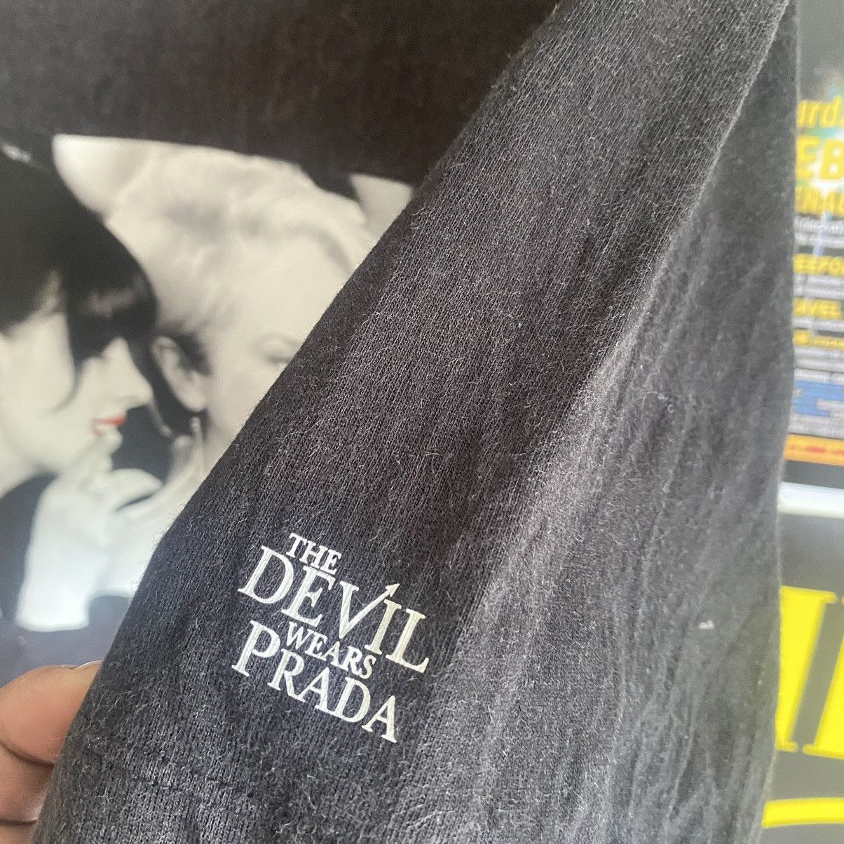 Uniqlo Vintage Uniqlo x The Devil Wears Prada Size US M / EU 48-50 / 2 - 3 Thumbnail