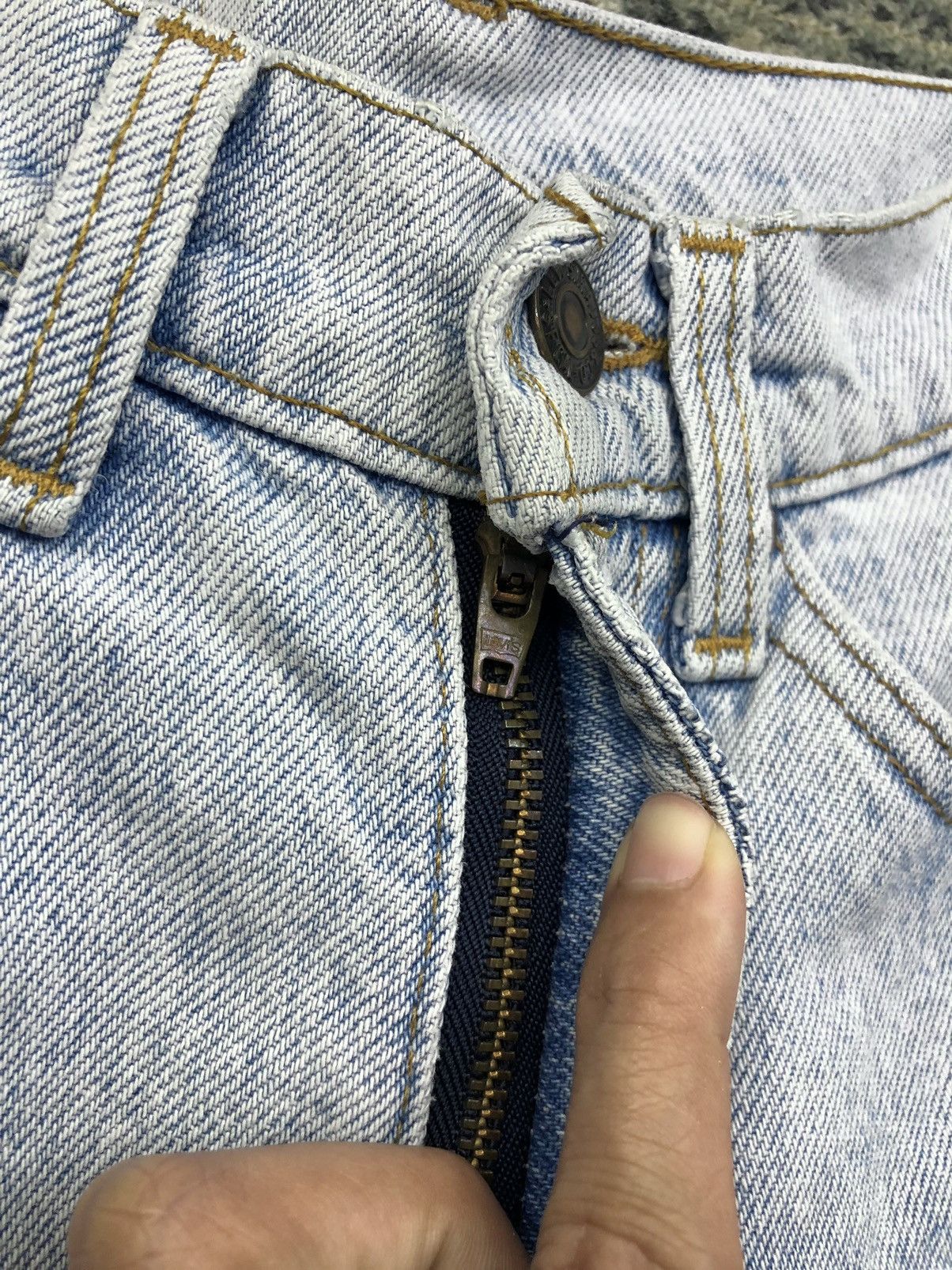 Levi's Vintage Levis 510 Light Wash Distressed Jeans Size 25" / US 0 / IT 36 - 7 Thumbnail