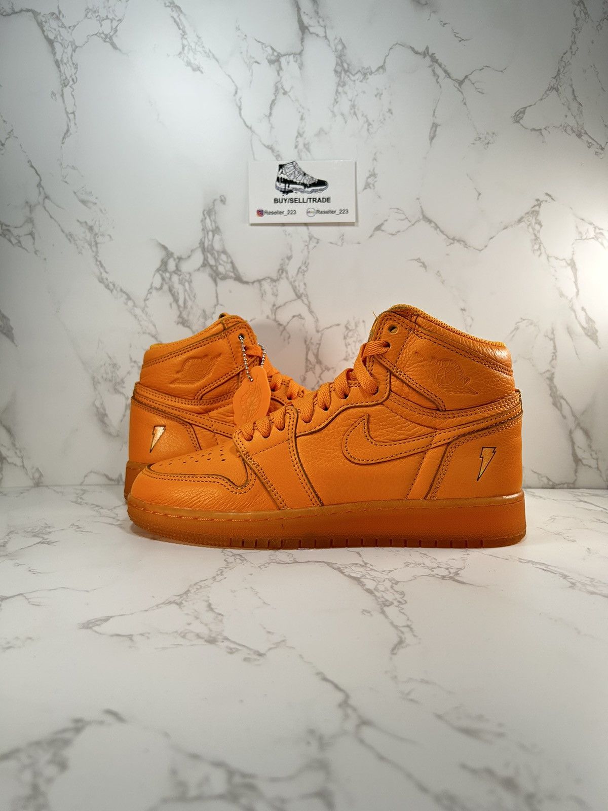 Jordan Brand Jordan 1 High Gatorade Orange Gs Size US 5 / EU 37 - 2 Thumbnail