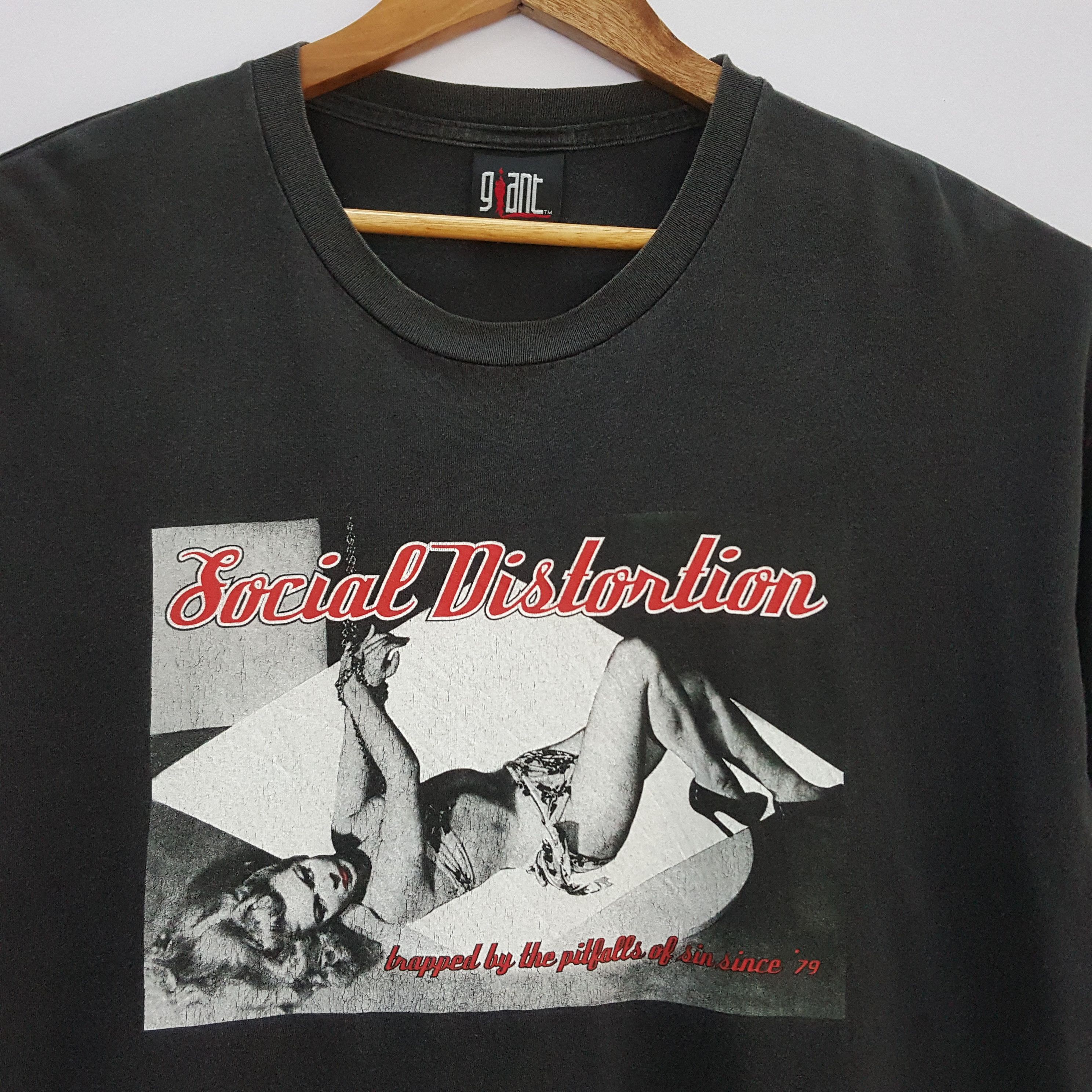 Band Tees × Vintage Vintage Social Distortion Punk Band nice design t-shirt Size US L / EU 52-54 / 3 - 2 Thumbnail