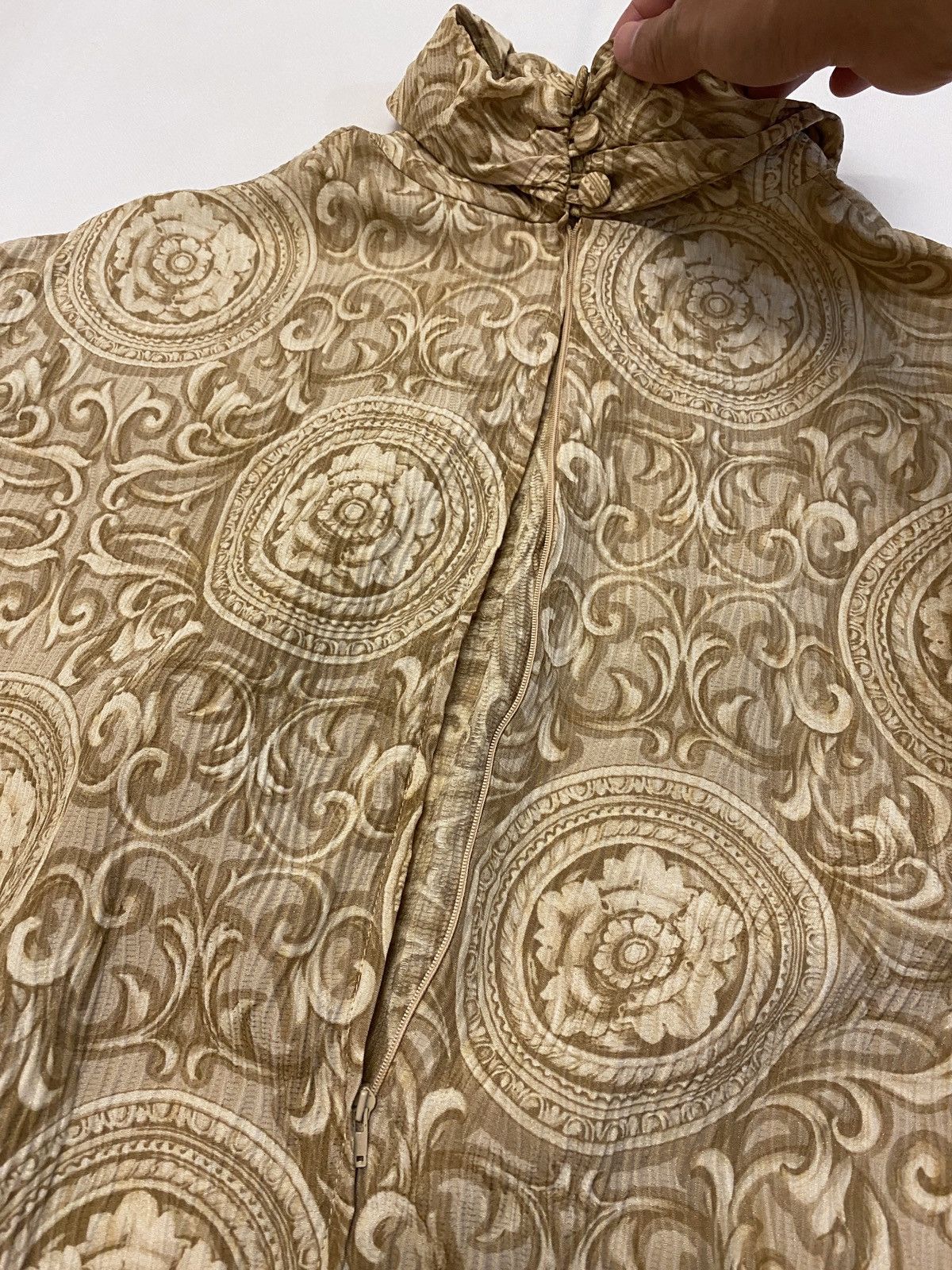 Valentino 🔥🔥💰💰RARE Vintage valentino silk turtleneck fullprint Size L / US 10 / IT 46 - 8 Thumbnail