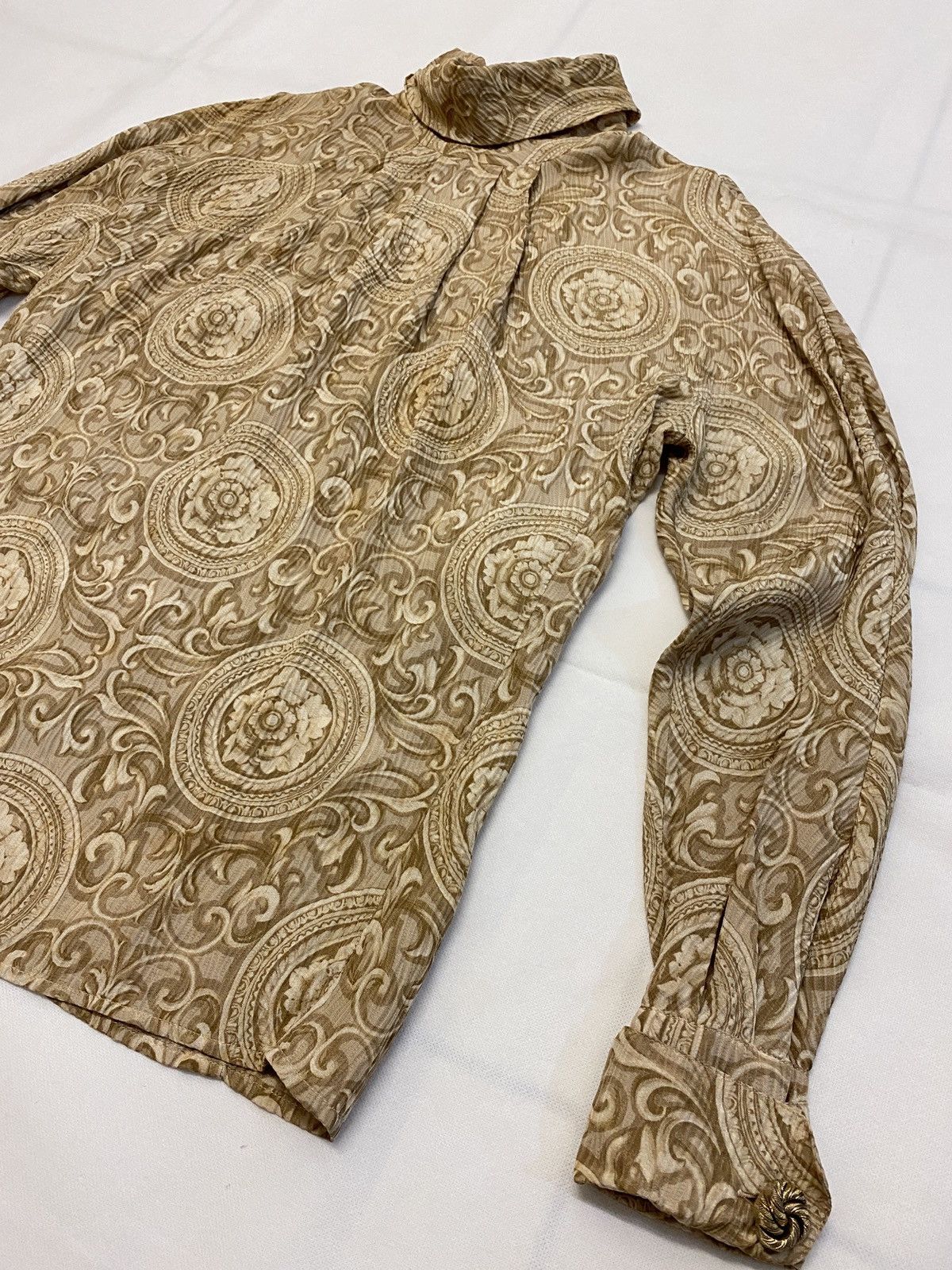 Valentino 🔥🔥💰💰RARE Vintage valentino silk turtleneck fullprint Size L / US 10 / IT 46 - 4 Thumbnail