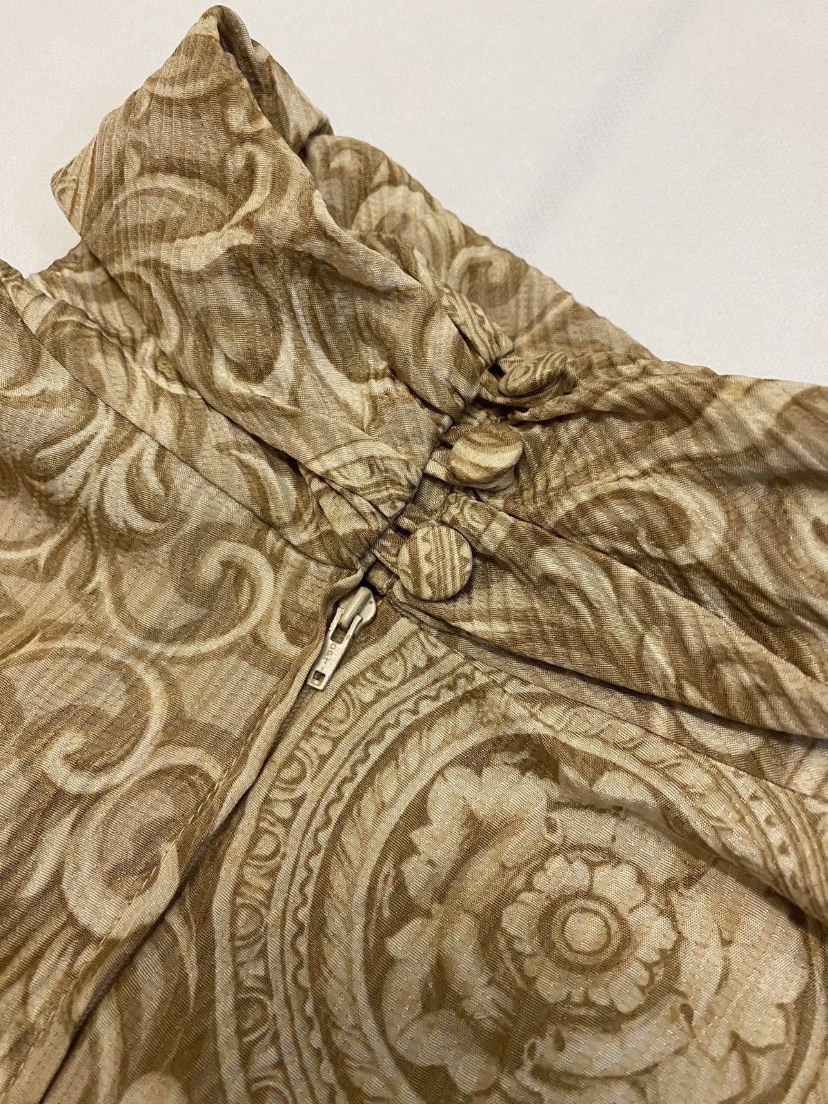 Valentino 🔥🔥💰💰RARE Vintage valentino silk turtleneck fullprint Size L / US 10 / IT 46 - 7 Thumbnail