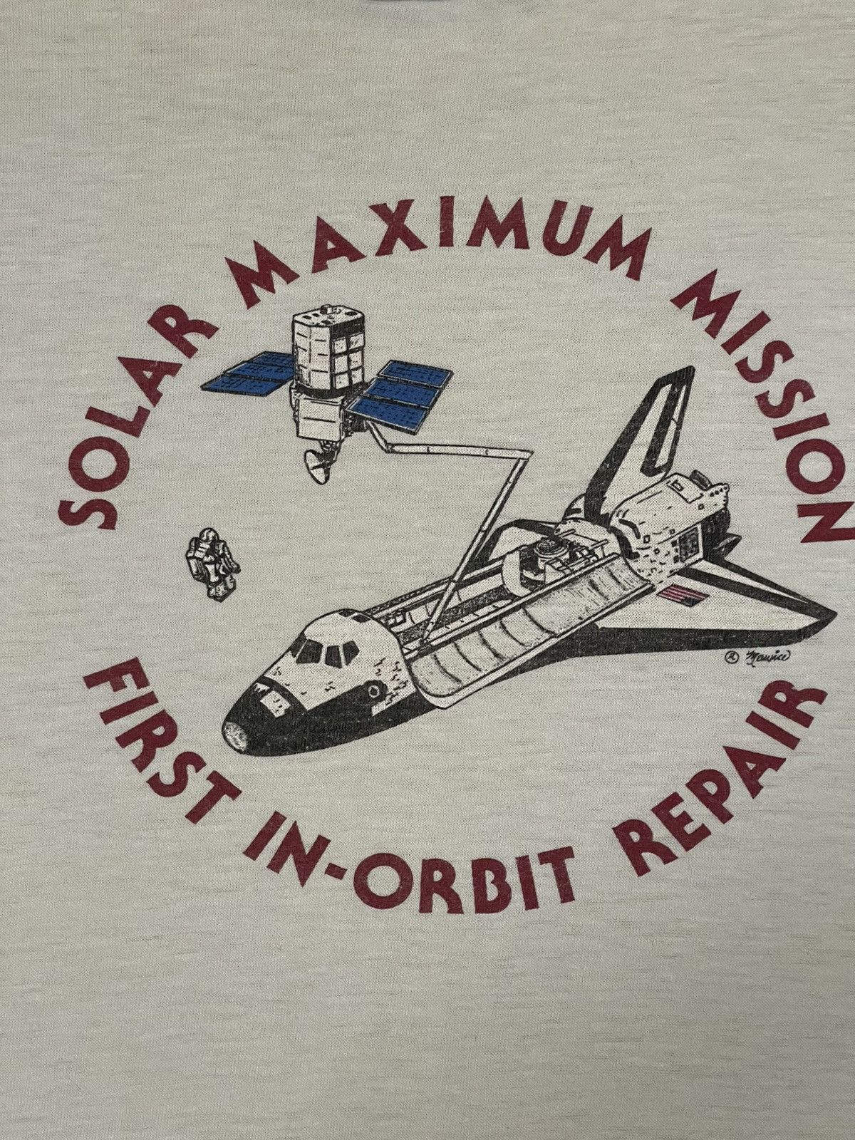 Vintage Vintage NASA Solar Maximum Mission "First In-Orbit Repair" Size US L / EU 52-54 / 3 - 6 Thumbnail