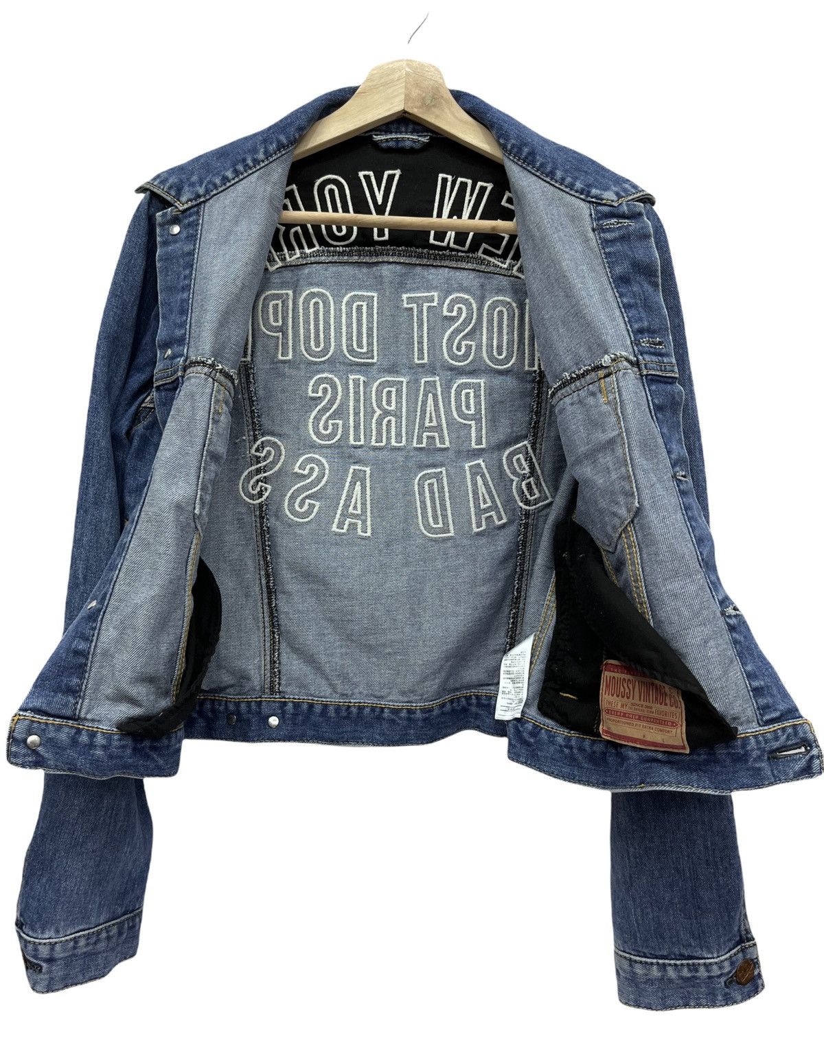 MOUSSY DOPE OFFER🔥MOUSSY Embroidery SpellOut Cropped Denim Jacket Size S / US 4 / IT 40 - 7 Thumbnail