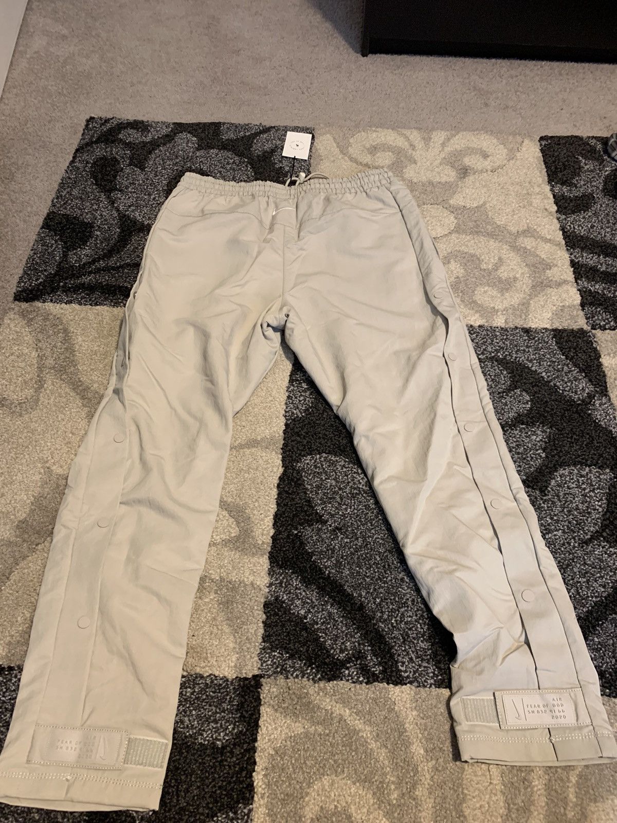 Fear of God × Nike Nike Fear of God Jerry Lorenzo NBA warm up pants ‘String’ Size US 34 / EU 50 - 4 Thumbnail