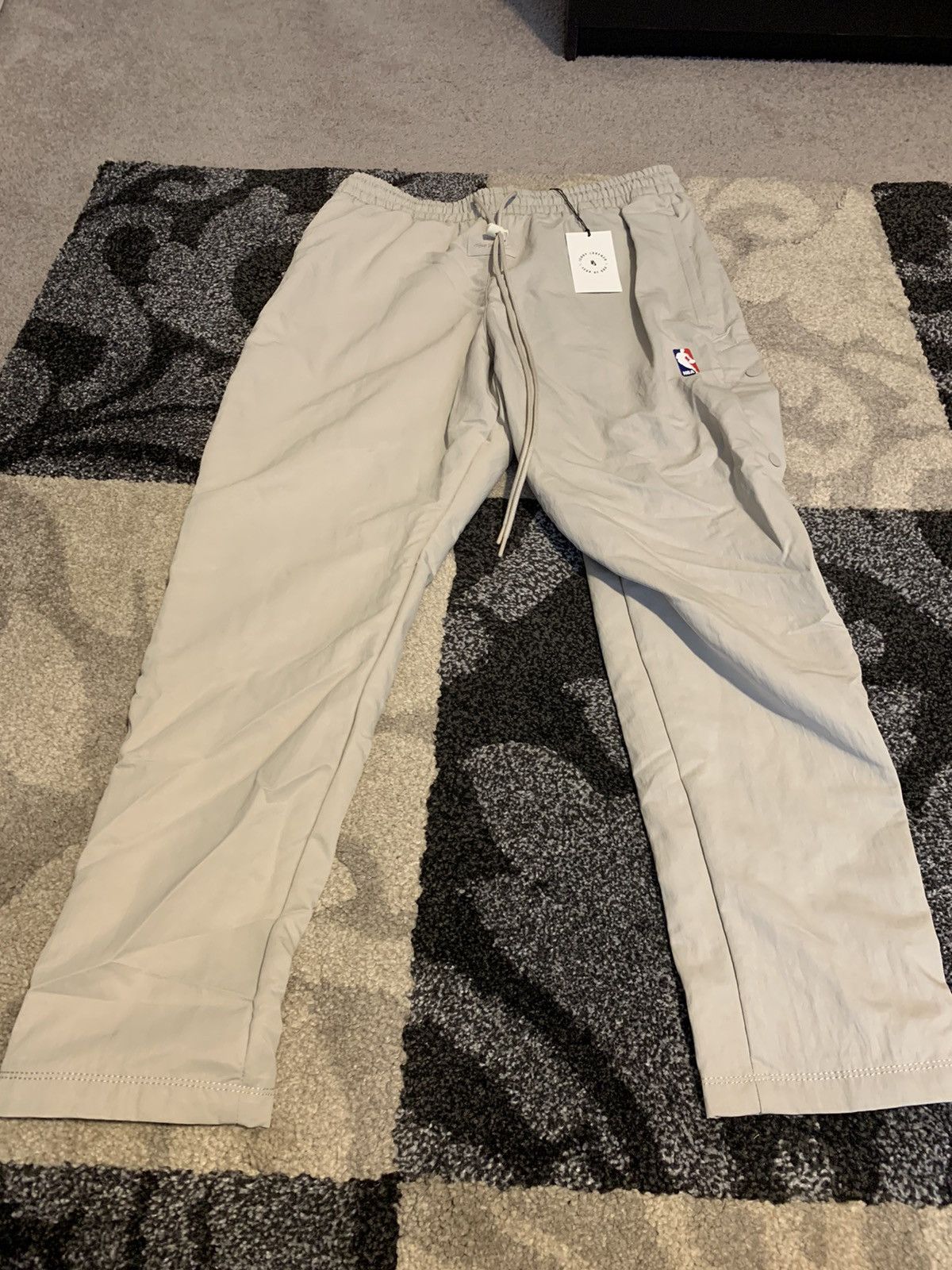 Fear of God × Nike Nike Fear of God Jerry Lorenzo NBA warm up pants ‘String’ Size US 34 / EU 50 - 3 Thumbnail