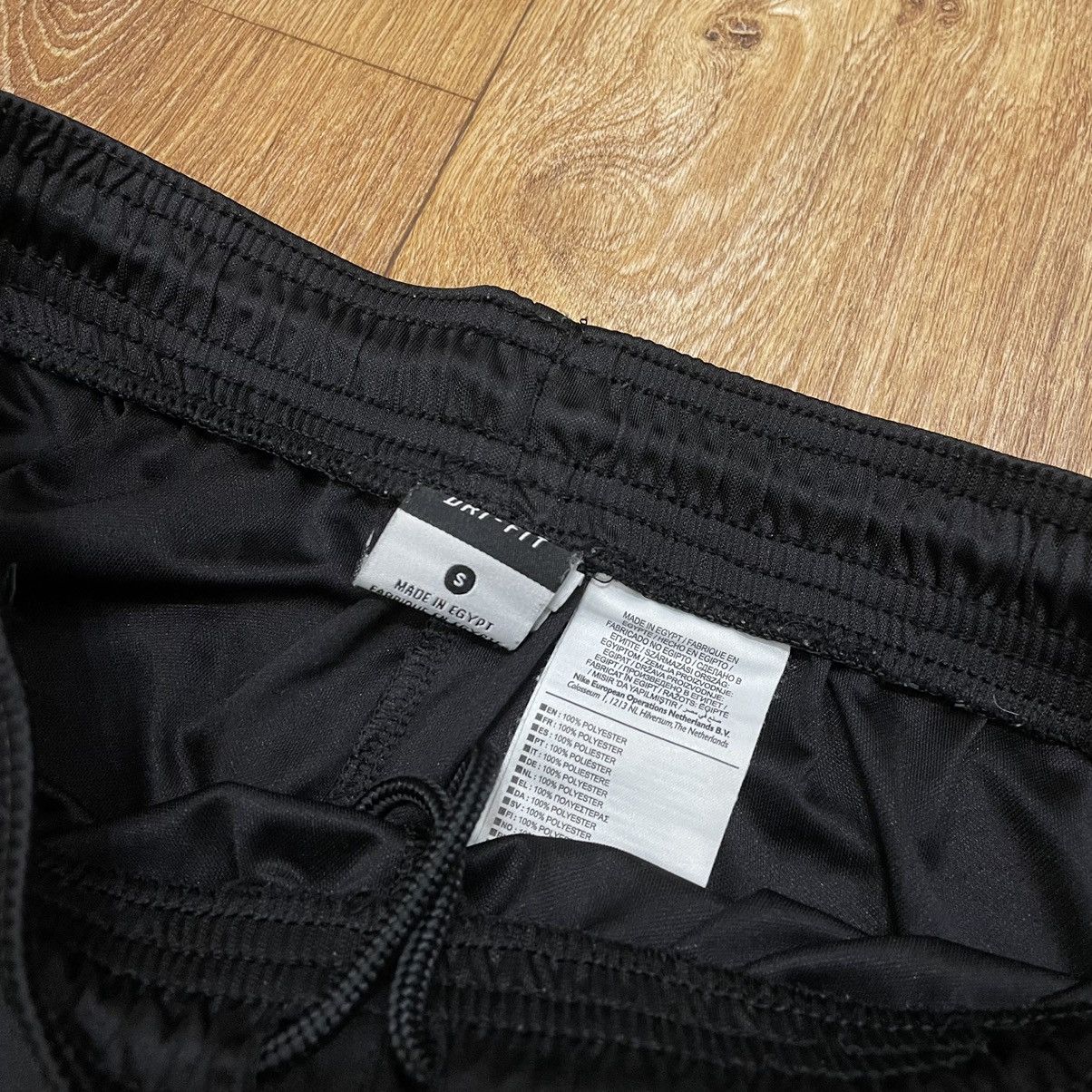 Vintage Vintage Nike 90s Black Nylon Shorts Baggy Swim Trunks Swag S Size US 30 / EU 46 - 6 Thumbnail