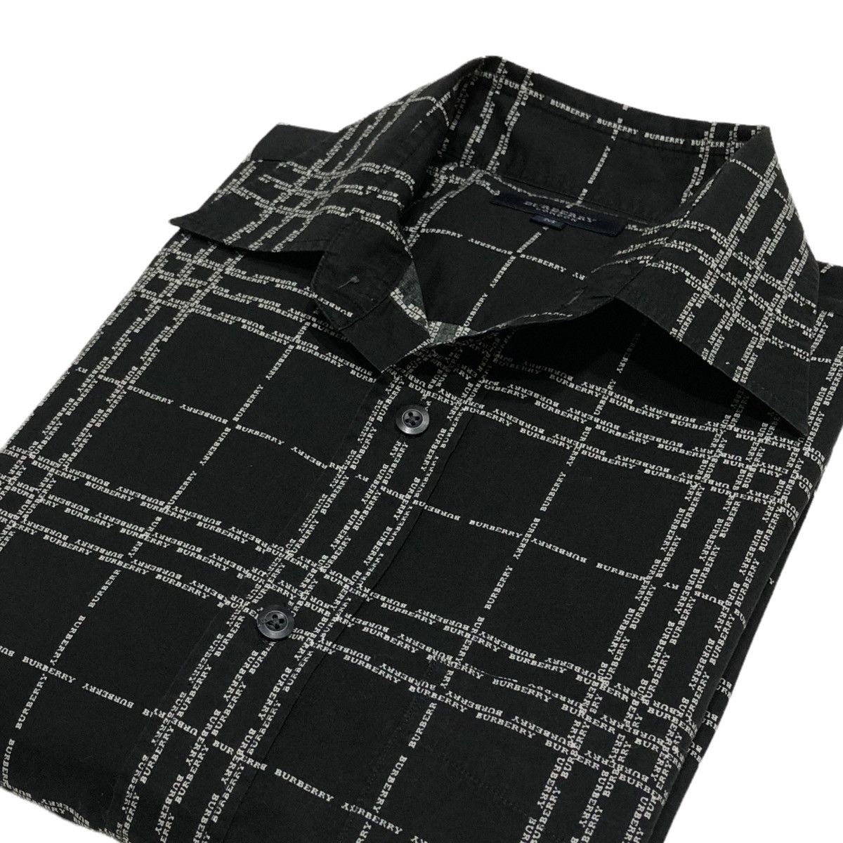 Burberry Authentic Burberry London Spell Out Over Print T-shirt Size US M / EU 48-50 / 2 - 6 Thumbnail